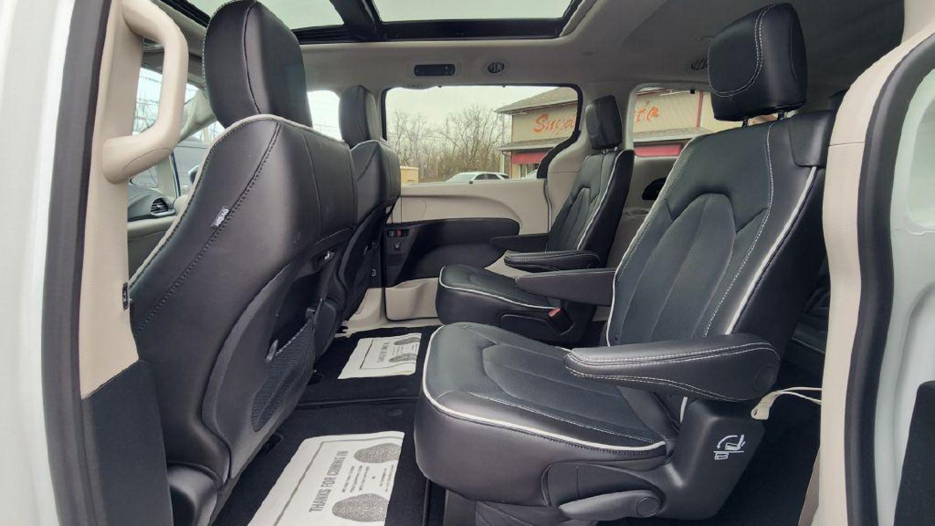 2023 WHITE CHRYSLER PACIFICA LIMITED - FWD (2C4RC1GG1PR) with an 3.6L engine, Automatic transmission, located at 101 S. Halleck St., DeMotte, 46310, (219) 987-2922, 41.202343, -87.198189 - Photo#5