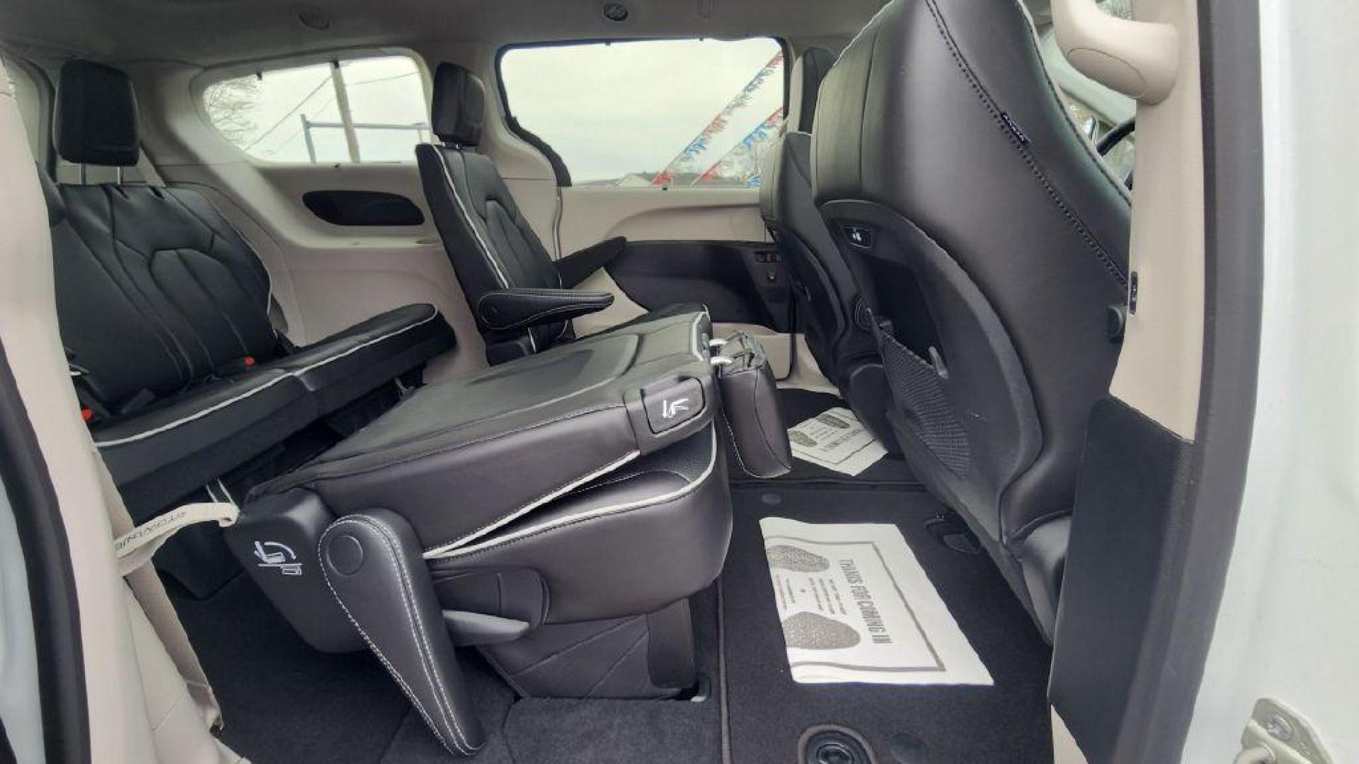 2023 WHITE CHRYSLER PACIFICA LIMITED - FWD (2C4RC1GG1PR) with an 3.6L engine, Automatic transmission, located at 101 S. Halleck St., DeMotte, 46310, (219) 987-2922, 41.202343, -87.198189 - Photo#7
