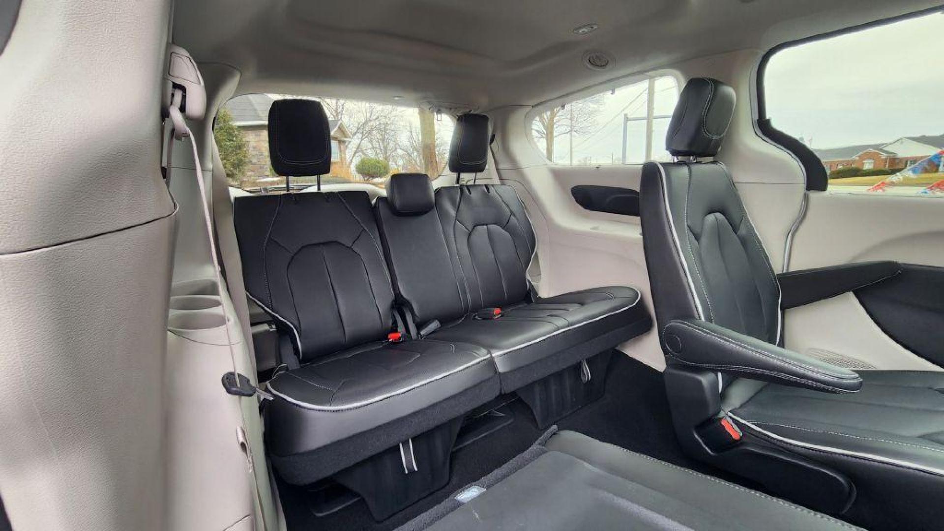 2023 WHITE CHRYSLER PACIFICA LIMITED - FWD (2C4RC1GG1PR) with an 3.6L engine, Automatic transmission, located at 101 S. Halleck St., DeMotte, 46310, (219) 987-2922, 41.202343, -87.198189 - Photo#8