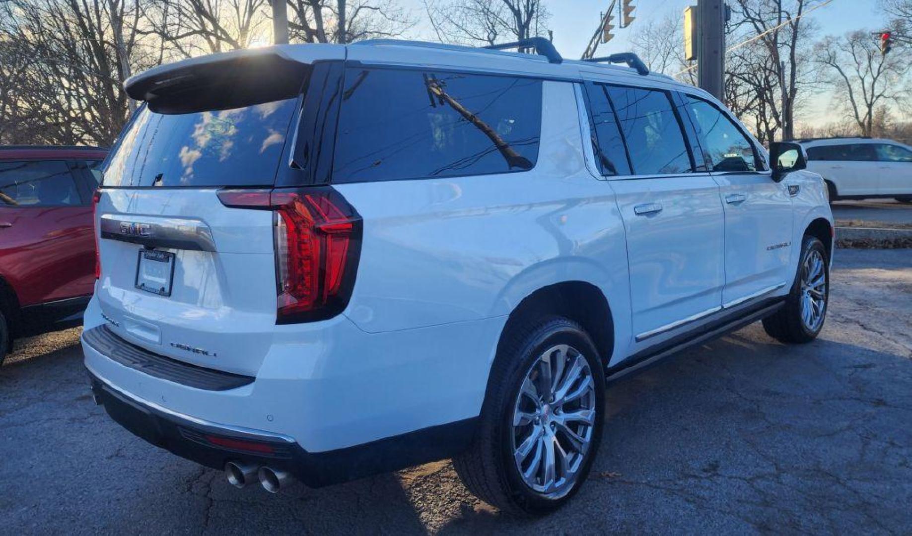 2023 WHITE GMC YUKON XL DENALI - 4WD (1GKS2JKL7PR) with an 6.2L engine, Automatic transmission, located at 101 S. Halleck St., DeMotte, 46310, (219) 987-2922, 41.202343, -87.198189 - Photo#2