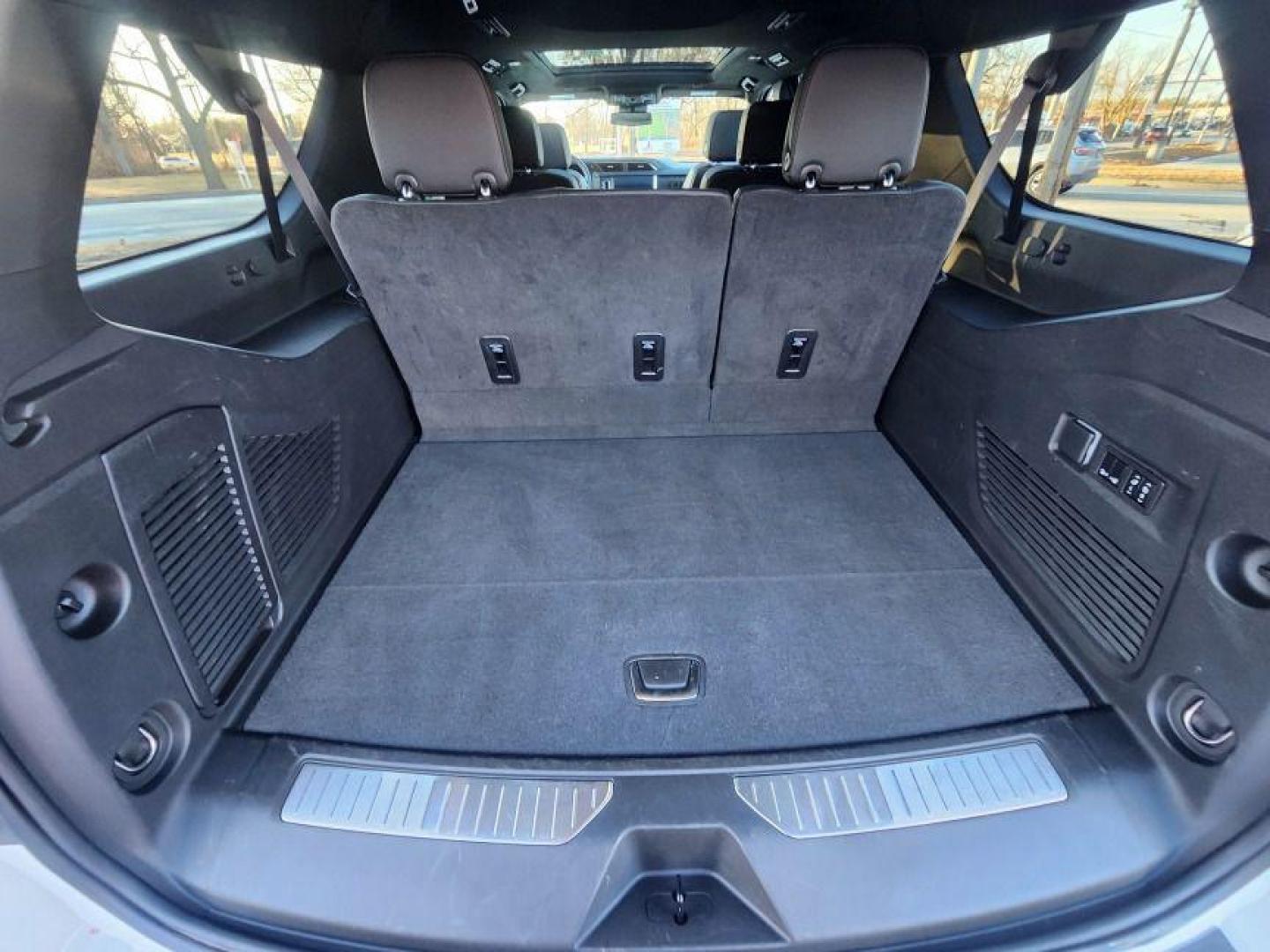 2023 WHITE GMC YUKON XL DENALI - 4WD (1GKS2JKL7PR) with an 6.2L engine, Automatic transmission, located at 101 S. Halleck St., DeMotte, 46310, (219) 987-2922, 41.202343, -87.198189 - Photo#31