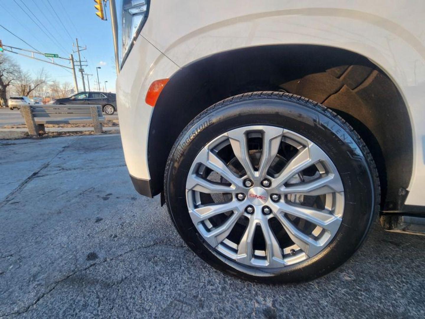 2023 WHITE GMC YUKON XL DENALI - 4WD (1GKS2JKL7PR) with an 6.2L engine, Automatic transmission, located at 101 S. Halleck St., DeMotte, 46310, (219) 987-2922, 41.202343, -87.198189 - Photo#33