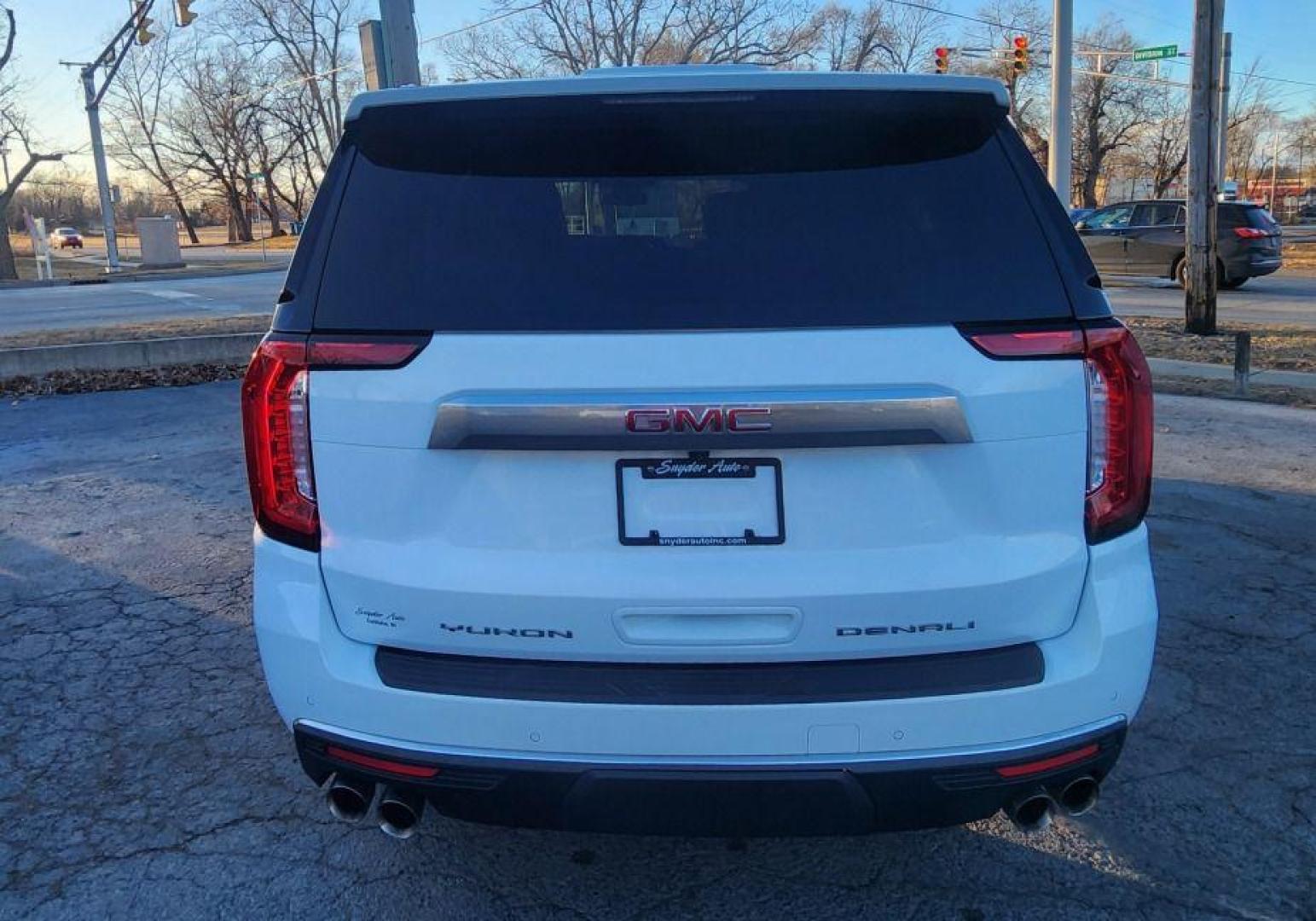 2023 WHITE GMC YUKON XL DENALI - 4WD (1GKS2JKL7PR) with an 6.2L engine, Automatic transmission, located at 101 S. Halleck St., DeMotte, 46310, (219) 987-2922, 41.202343, -87.198189 - Photo#3