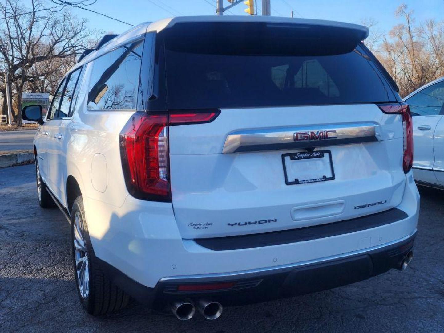 2023 WHITE GMC YUKON XL DENALI - 4WD (1GKS2JKL7PR) with an 6.2L engine, Automatic transmission, located at 101 S. Halleck St., DeMotte, 46310, (219) 987-2922, 41.202343, -87.198189 - Photo#4