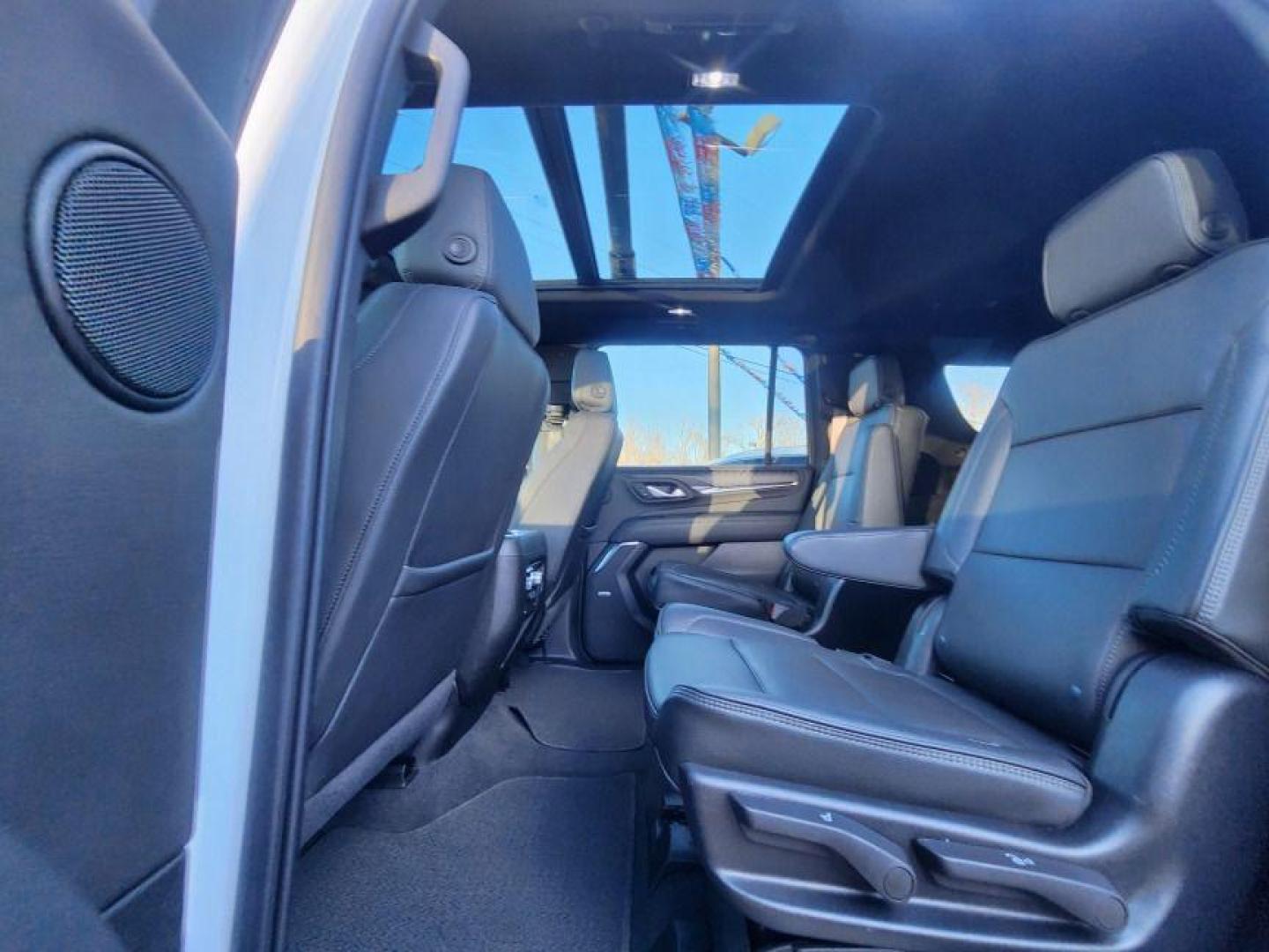 2023 WHITE GMC YUKON XL DENALI - 4WD (1GKS2JKL7PR) with an 6.2L engine, Automatic transmission, located at 101 S. Halleck St., DeMotte, 46310, (219) 987-2922, 41.202343, -87.198189 - Photo#6