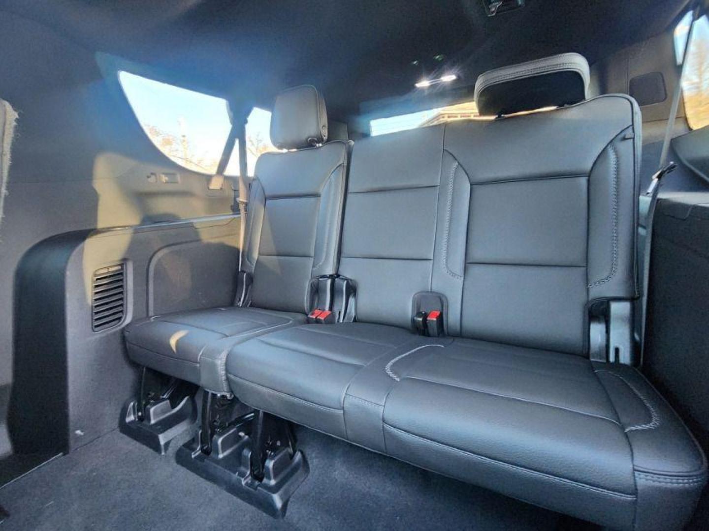 2023 WHITE GMC YUKON XL DENALI - 4WD (1GKS2JKL7PR) with an 6.2L engine, Automatic transmission, located at 101 S. Halleck St., DeMotte, 46310, (219) 987-2922, 41.202343, -87.198189 - Photo#7