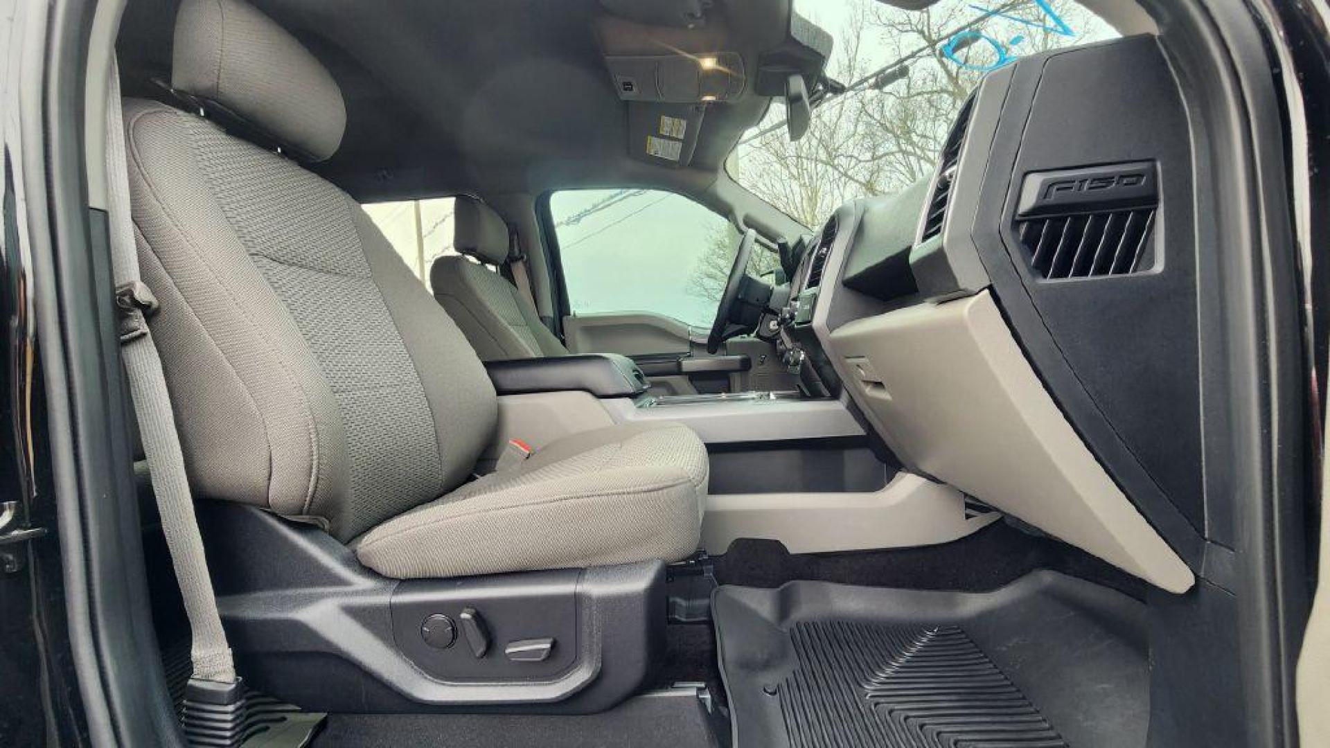 2020 BLACK FORD F150 SUPERCREW - 4WD (1FTEW1E57LK) with an 5.0L engine, Automatic transmission, located at 101 S. Halleck St., DeMotte, 46310, (219) 987-2922, 41.202343, -87.198189 - Photo#10