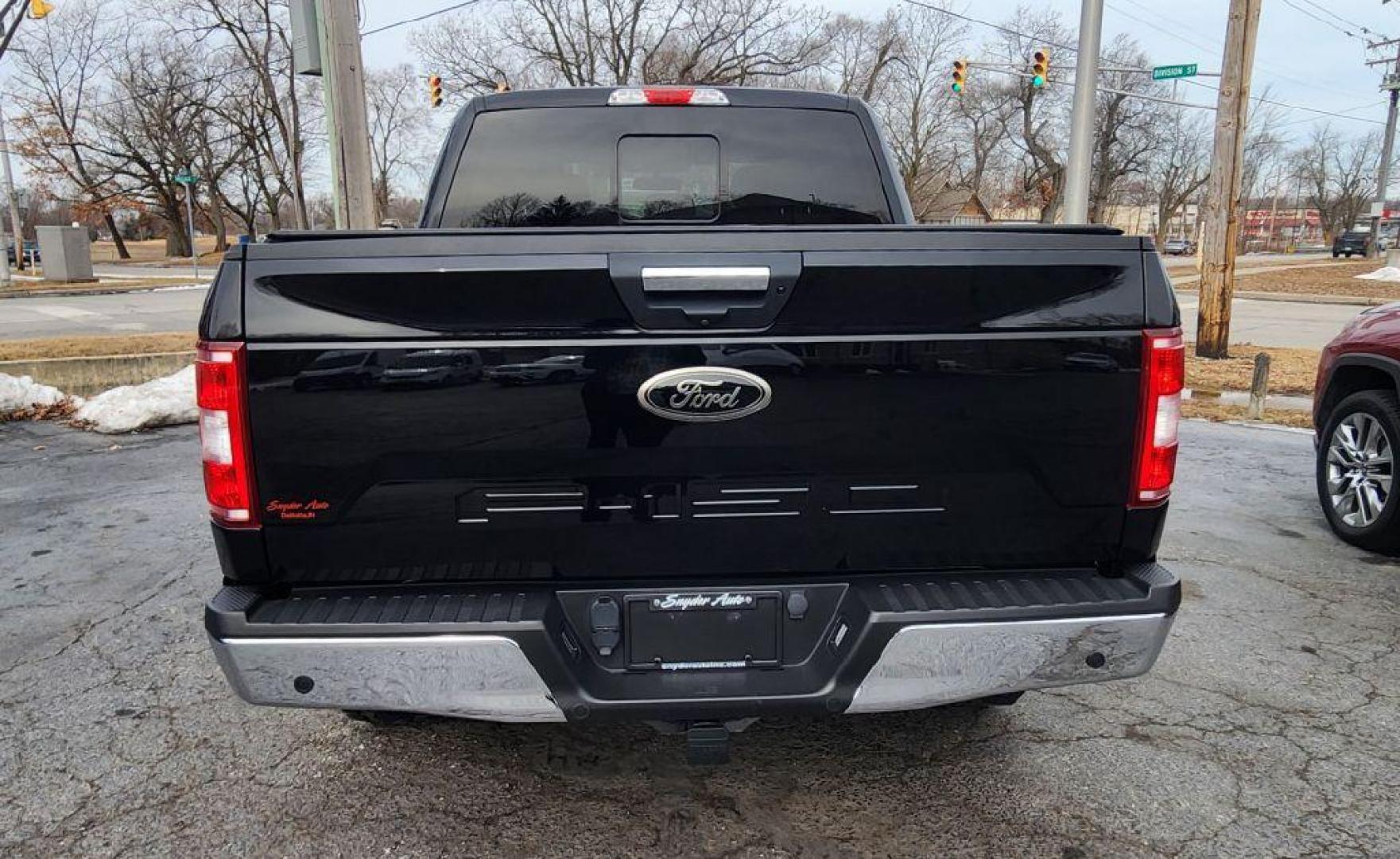 2020 BLACK FORD F150 SUPERCREW - 4WD (1FTEW1E57LK) with an 5.0L engine, Automatic transmission, located at 101 S. Halleck St., DeMotte, 46310, (219) 987-2922, 41.202343, -87.198189 - Photo#4