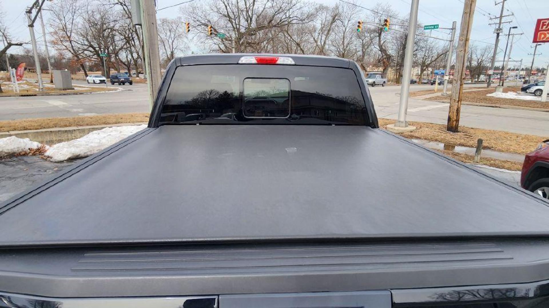 2020 BLACK FORD F150 SUPERCREW - 4WD (1FTEW1E57LK) with an 5.0L engine, Automatic transmission, located at 101 S. Halleck St., DeMotte, 46310, (219) 987-2922, 41.202343, -87.198189 - Photo#5