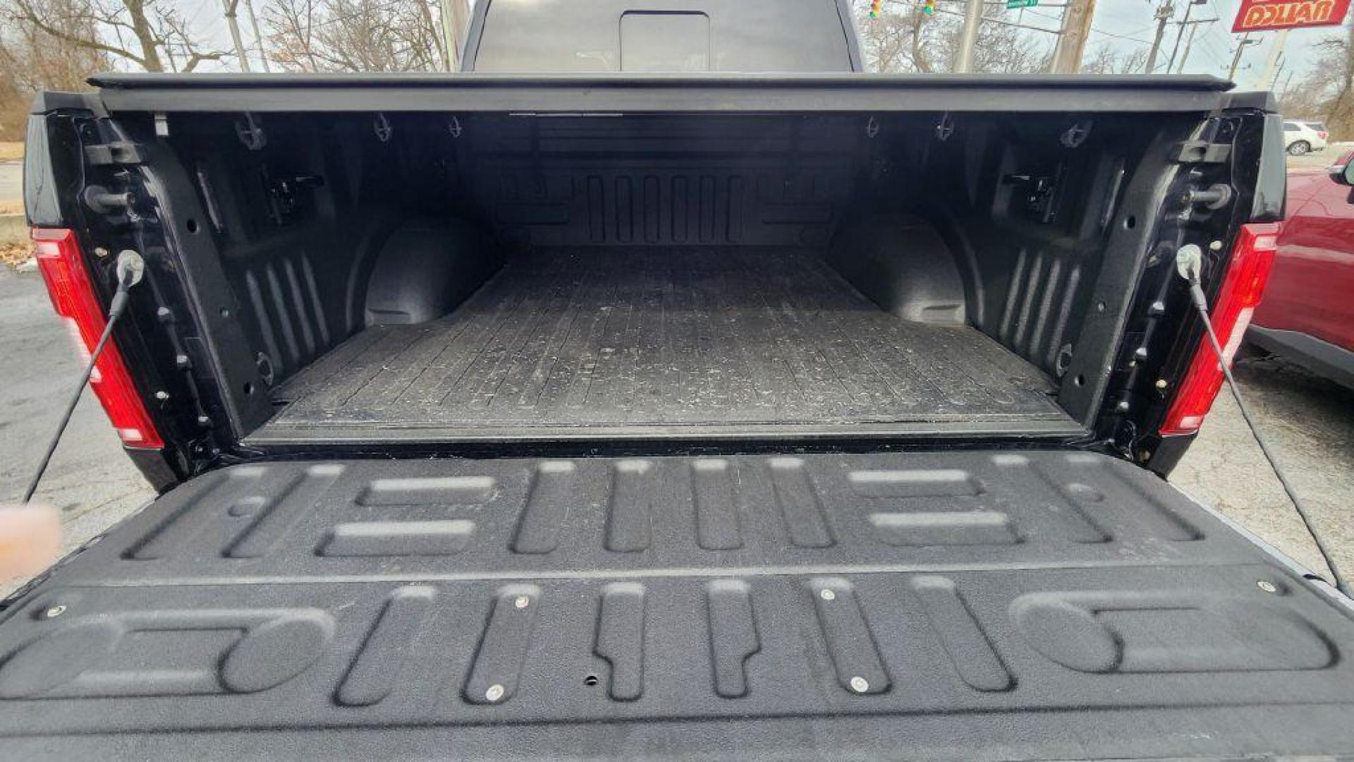 2020 BLACK FORD F150 SUPERCREW - 4WD (1FTEW1E57LK) with an 5.0L engine, Automatic transmission, located at 101 S. Halleck St., DeMotte, 46310, (219) 987-2922, 41.202343, -87.198189 - Photo#6
