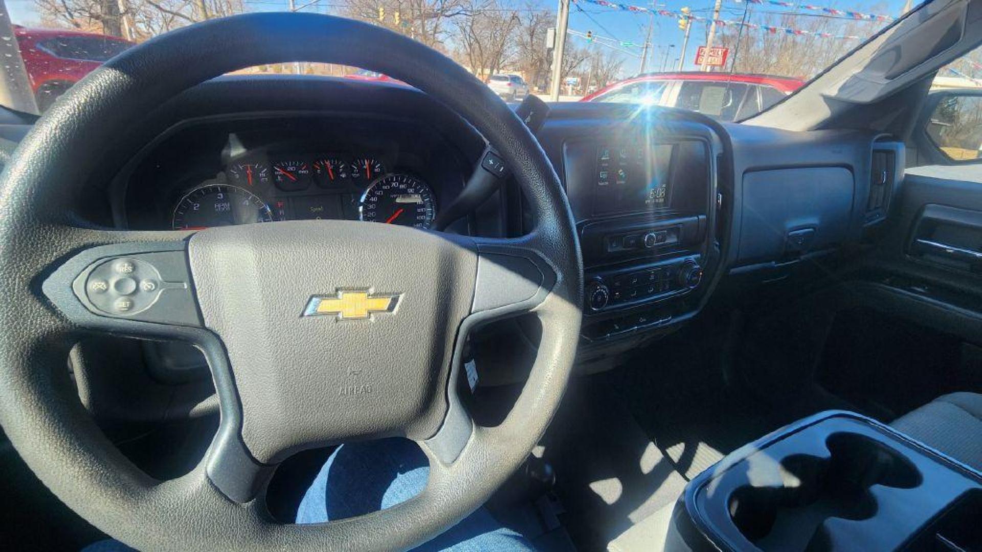 2019 WHITE CHEVROLET SILVERADO LD 15 BASE/LS - 4wd (2GCVKNEC4K1) with an 5.3L engine, Automatic transmission, located at 101 S. Halleck St., DeMotte, 46310, (219) 987-2922, 41.202343, -87.198189 - Photo#9