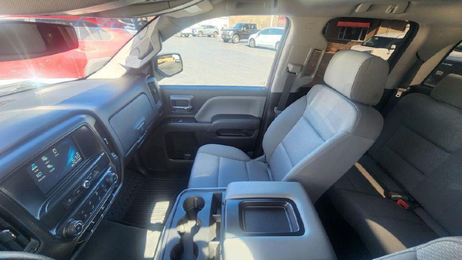 2019 WHITE CHEVROLET SILVERADO LD 15 BASE/LS - 4wd (2GCVKNEC4K1) with an 5.3L engine, Automatic transmission, located at 101 S. Halleck St., DeMotte, 46310, (219) 987-2922, 41.202343, -87.198189 - Photo#10