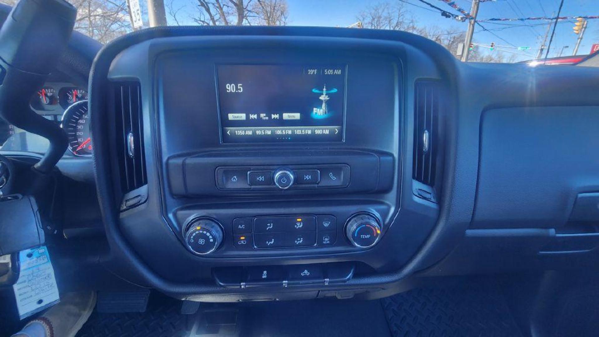 2019 WHITE CHEVROLET SILVERADO LD 15 BASE/LS - 4wd (2GCVKNEC4K1) with an 5.3L engine, Automatic transmission, located at 101 S. Halleck St., DeMotte, 46310, (219) 987-2922, 41.202343, -87.198189 - Photo#15