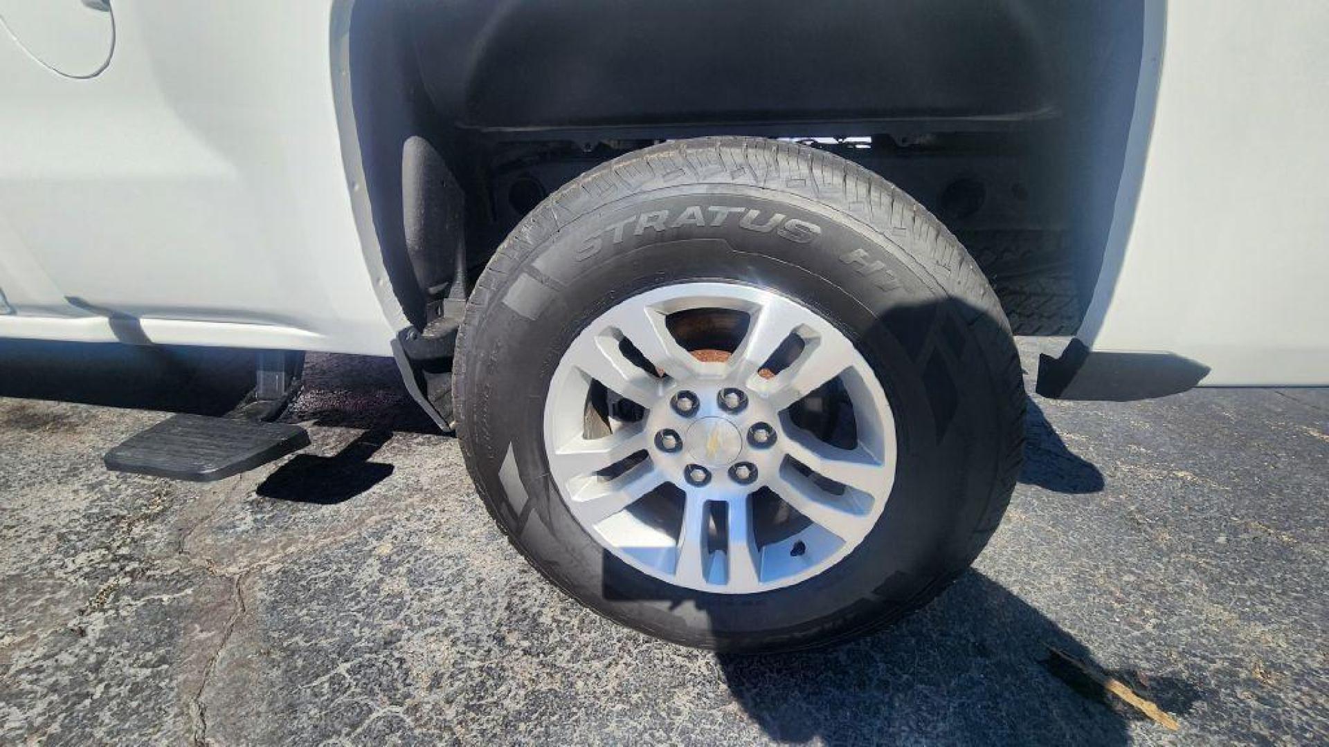 2019 WHITE CHEVROLET SILVERADO LD 15 BASE/LS - 4wd (2GCVKNEC4K1) with an 5.3L engine, Automatic transmission, located at 101 S. Halleck St., DeMotte, 46310, (219) 987-2922, 41.202343, -87.198189 - Photo#21