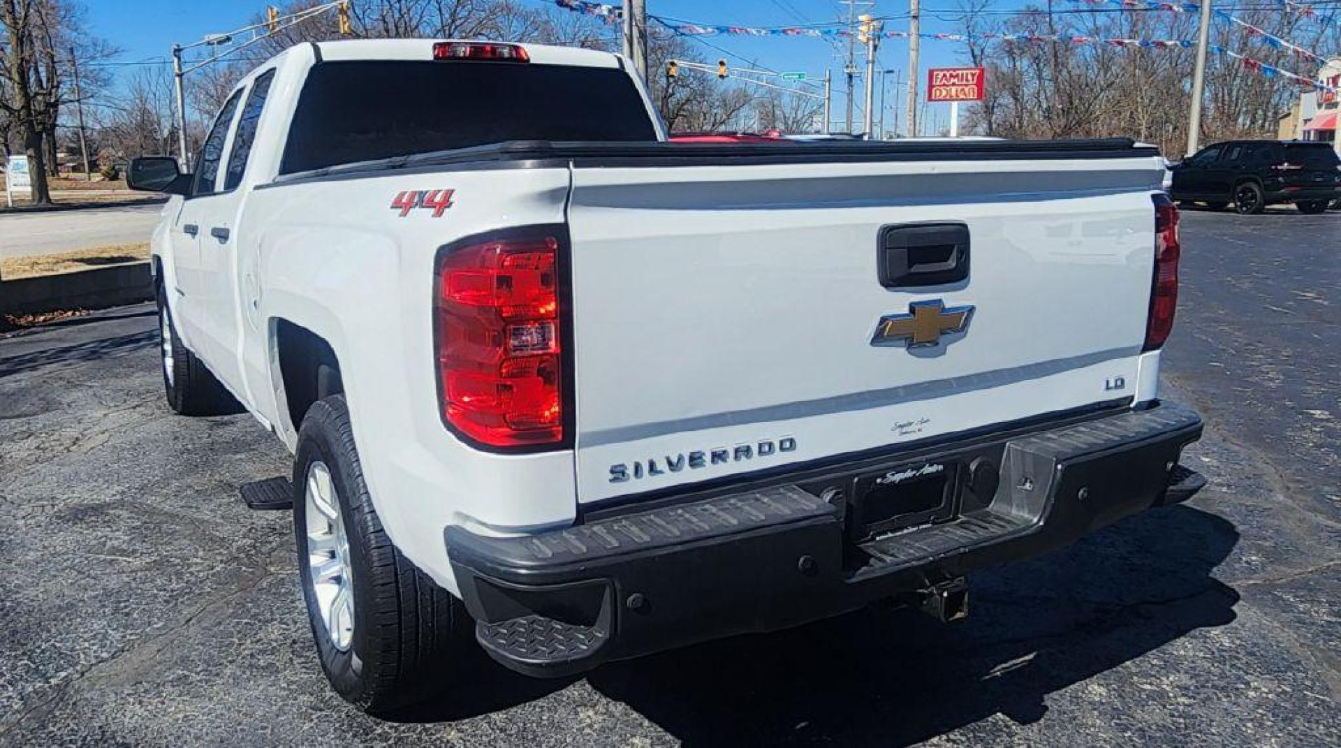 2019 WHITE CHEVROLET SILVERADO LD 15 BASE/LS - 4wd (2GCVKNEC4K1) with an 5.3L engine, Automatic transmission, located at 101 S. Halleck St., DeMotte, 46310, (219) 987-2922, 41.202343, -87.198189 - Photo#4