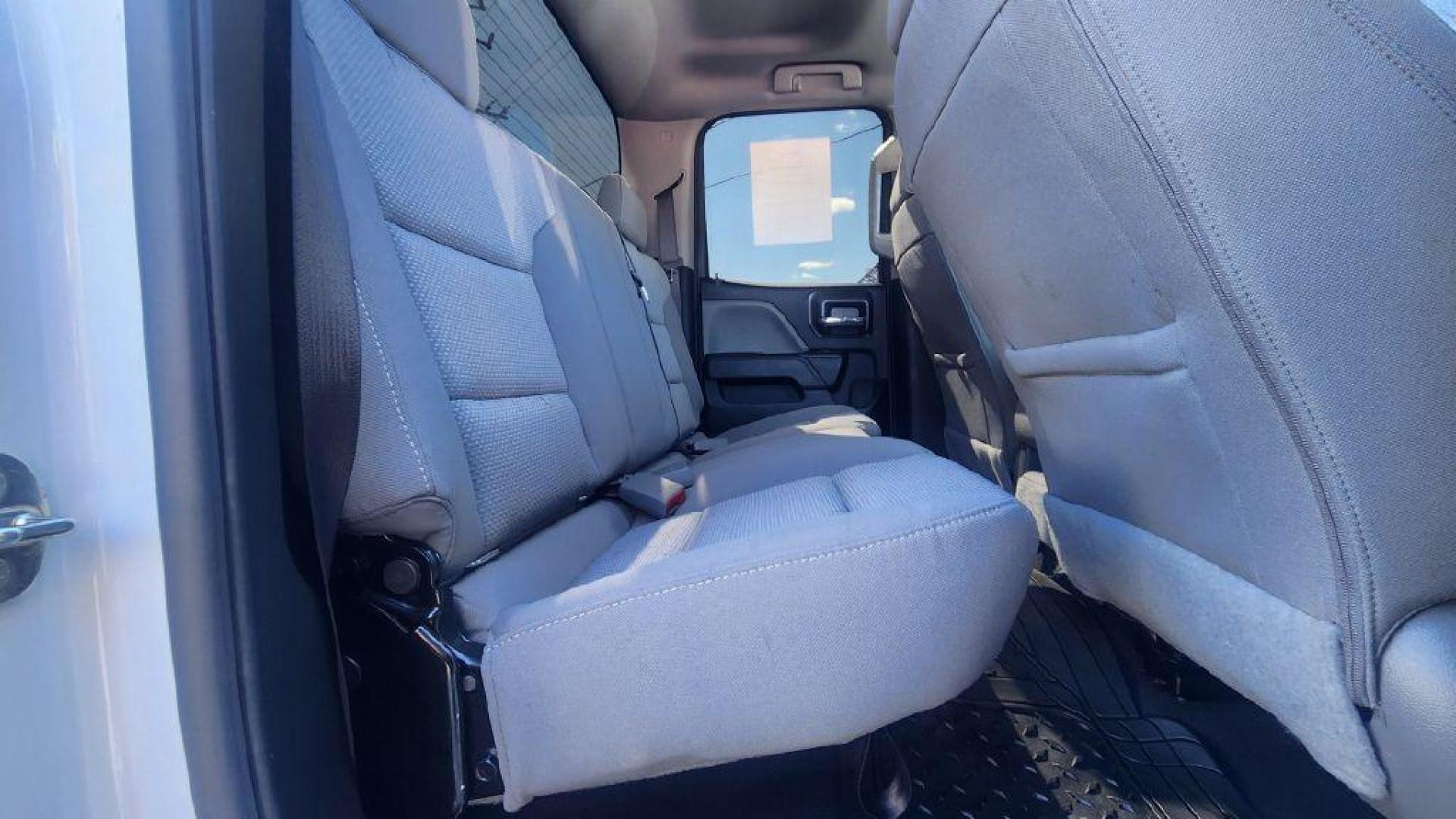 2019 WHITE CHEVROLET SILVERADO LD 15 BASE/LS - 4wd (2GCVKNEC4K1) with an 5.3L engine, Automatic transmission, located at 101 S. Halleck St., DeMotte, 46310, (219) 987-2922, 41.202343, -87.198189 - Photo#7