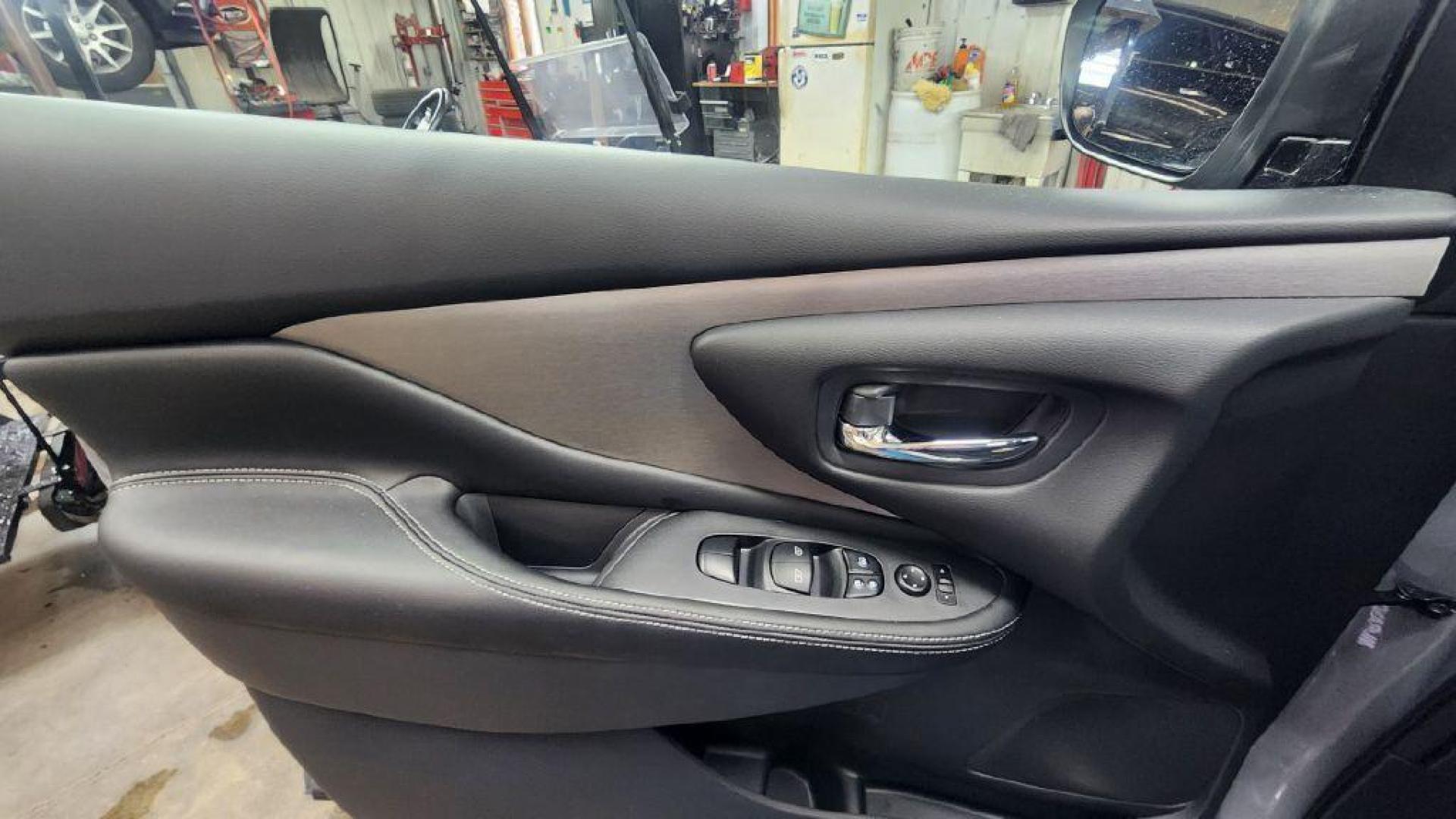 2023 GRAY NISSAN MURANO SV - AWD (5N1AZ2BS9PC) with an 3.5L engine, Automatic transmission, located at 101 S. Halleck St., DeMotte, 46310, (219) 987-2922, 41.202343, -87.198189 - Photo#15