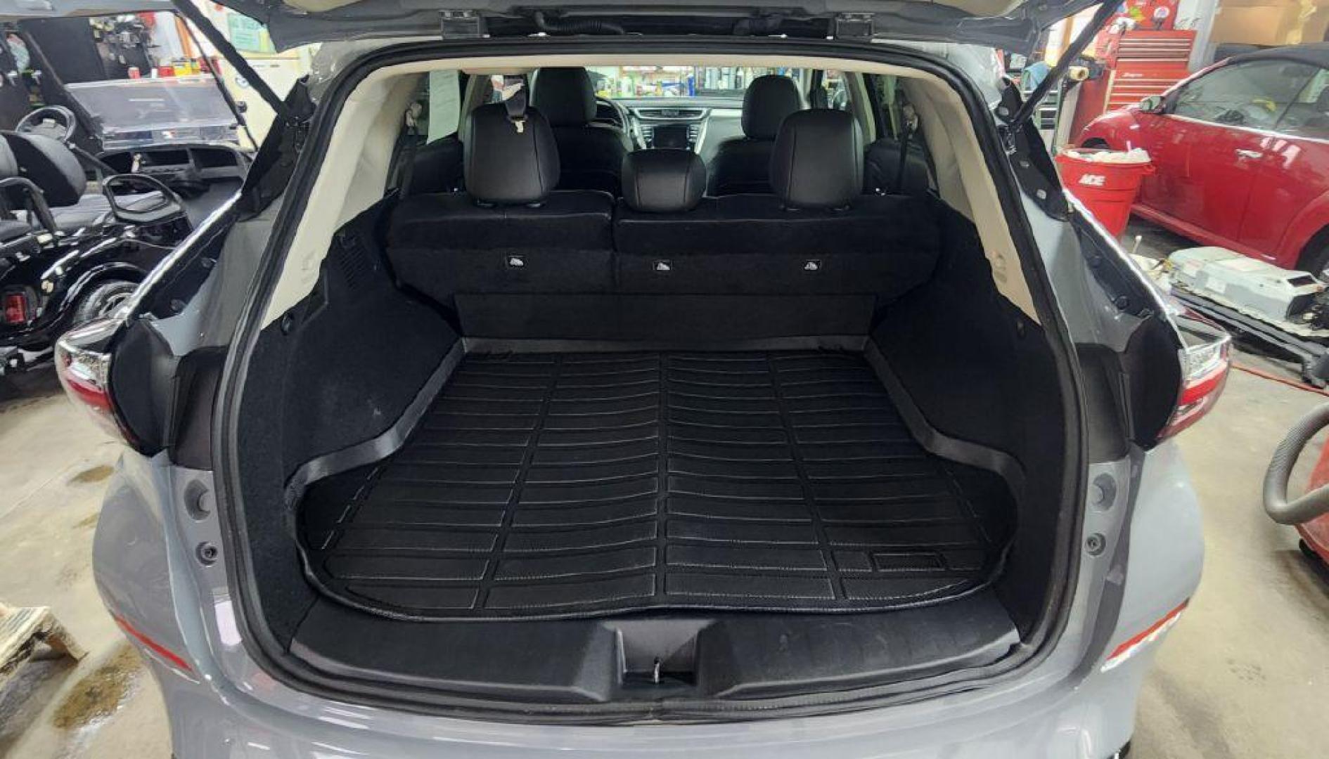 2023 GRAY NISSAN MURANO SV - AWD (5N1AZ2BS9PC) with an 3.5L engine, Automatic transmission, located at 101 S. Halleck St., DeMotte, 46310, (219) 987-2922, 41.202343, -87.198189 - Photo#17