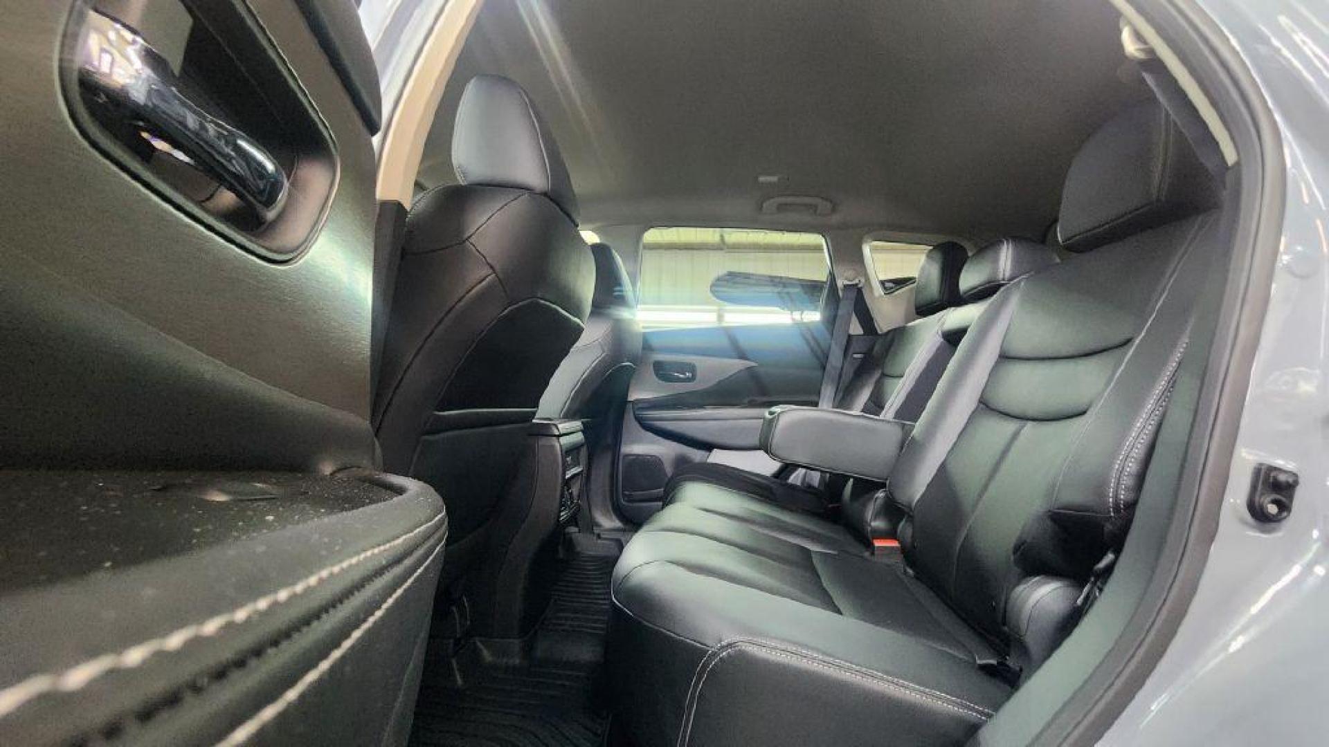 2023 GRAY NISSAN MURANO SV - AWD (5N1AZ2BS9PC) with an 3.5L engine, Automatic transmission, located at 101 S. Halleck St., DeMotte, 46310, (219) 987-2922, 41.202343, -87.198189 - Photo#4