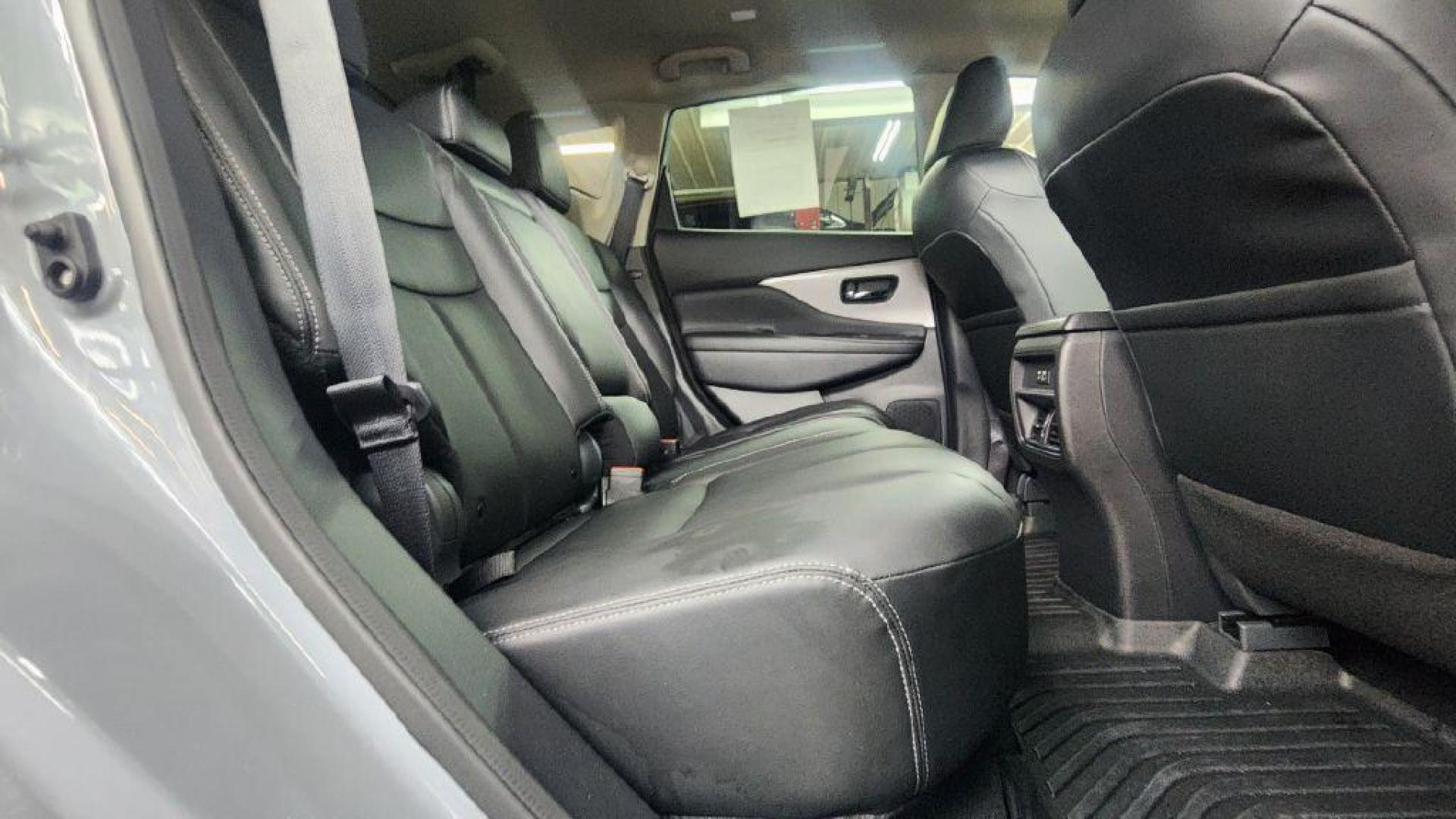 2023 GRAY NISSAN MURANO SV - AWD (5N1AZ2BS9PC) with an 3.5L engine, Automatic transmission, located at 101 S. Halleck St., DeMotte, 46310, (219) 987-2922, 41.202343, -87.198189 - Photo#5