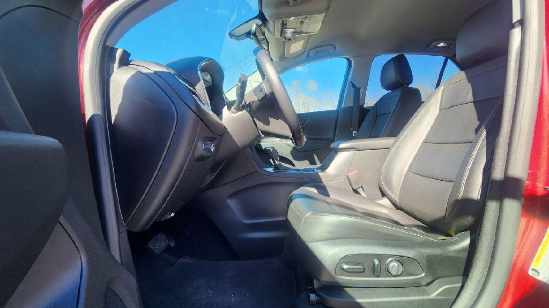 2019 BURGAN CHEVROLET EQUINOX PREMIER -AWD (2GNAXYEX7K6) with an 2.0L engine, Automatic transmission, located at 101 S. Halleck St., DeMotte, 46310, (219) 987-2922, 41.202343, -87.198189 - Photo#4