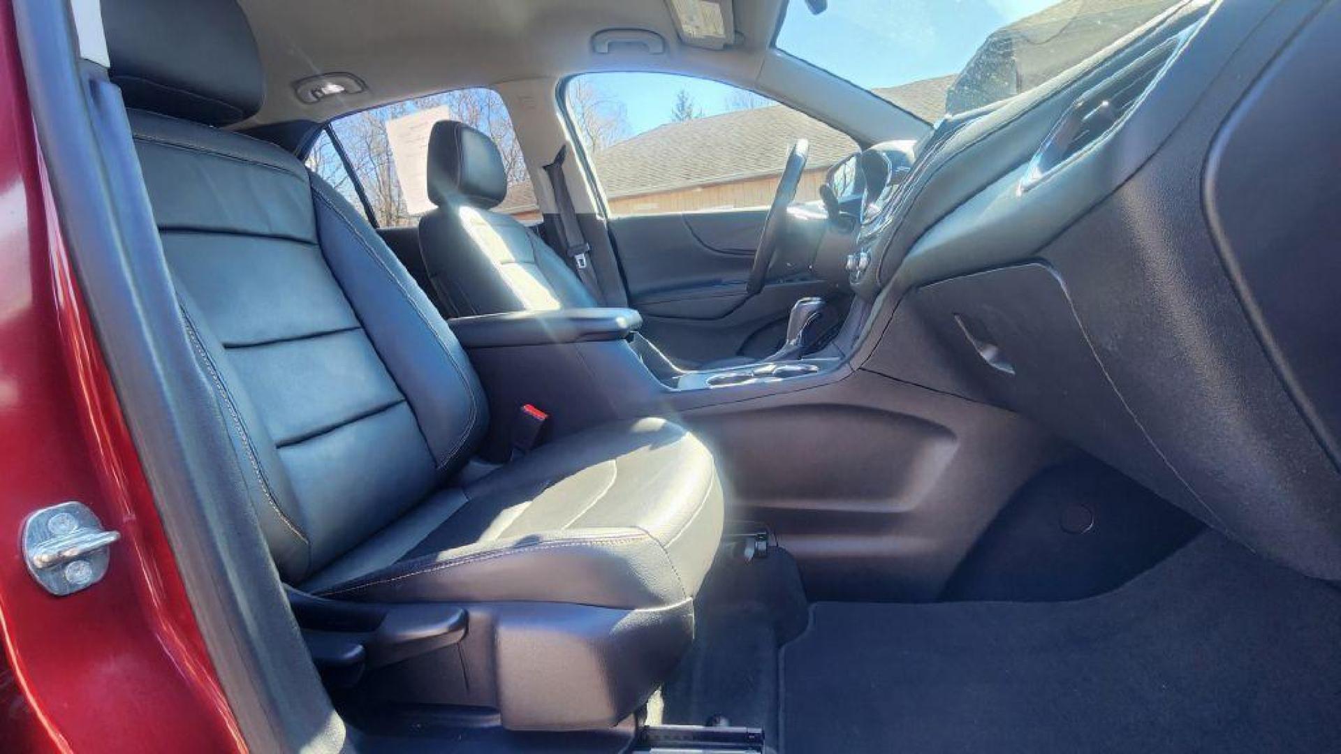 2019 BURGAN CHEVROLET EQUINOX PREMIER -AWD (2GNAXYEX7K6) with an 2.0L engine, Automatic transmission, located at 101 S. Halleck St., DeMotte, 46310, (219) 987-2922, 41.202343, -87.198189 - Photo#7