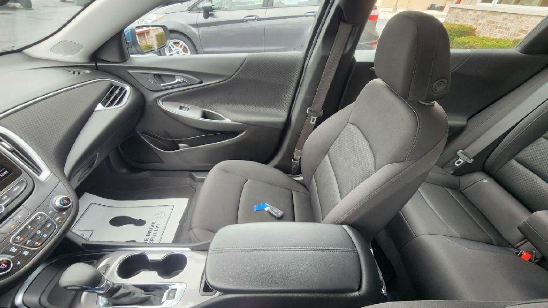 2024 BLUE CHEVROLET MALIBU LT - FWD (1G1ZD5ST3RF) with an 1.5L engine, Automatic transmission, located at 101 S. Halleck St., DeMotte, 46310, (219) 987-2922, 41.202343, -87.198189 - Photo#9