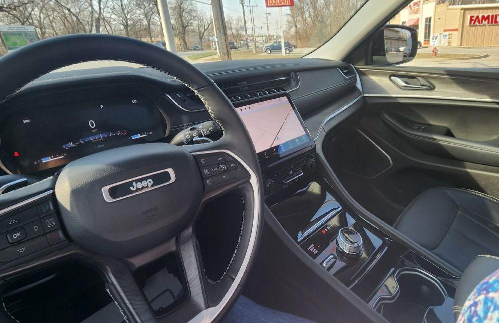 2022 WHITE JEEP GRAND CHEROKEE LIMITED - 4WD (1C4RJHBGXN8) with an 3.6L engine, Automatic transmission, located at 101 S. Halleck St., DeMotte, 46310, (219) 987-2922, 41.202343, -87.198189 - Photo#9