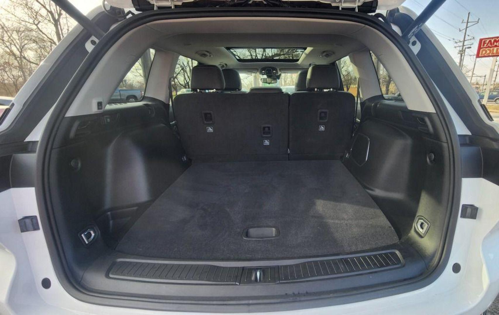 2022 WHITE JEEP GRAND CHEROKEE LIMITED - 4WD (1C4RJHBGXN8) with an 3.6L engine, Automatic transmission, located at 101 S. Halleck St., DeMotte, 46310, (219) 987-2922, 41.202343, -87.198189 - Photo#24