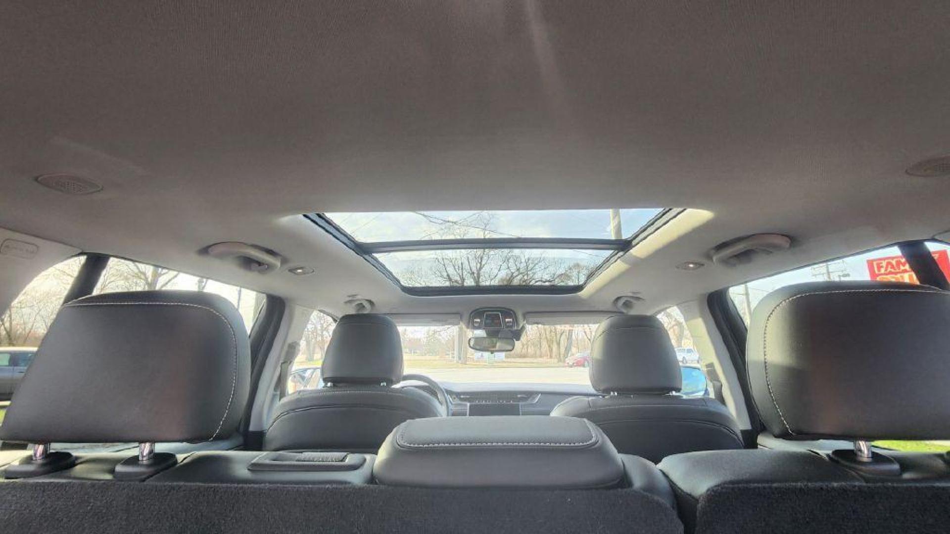2022 WHITE JEEP GRAND CHEROKEE LIMITED - 4WD (1C4RJHBGXN8) with an 3.6L engine, Automatic transmission, located at 101 S. Halleck St., DeMotte, 46310, (219) 987-2922, 41.202343, -87.198189 - Photo#25