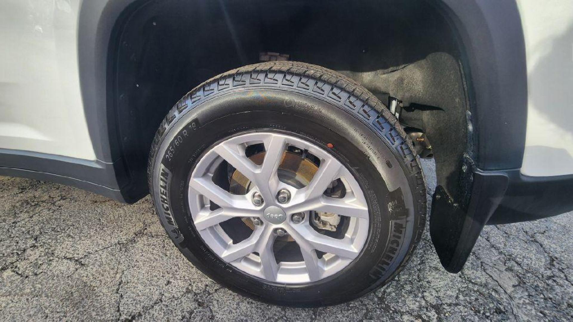 2022 WHITE JEEP GRAND CHEROKEE LIMITED - 4WD (1C4RJHBGXN8) with an 3.6L engine, Automatic transmission, located at 101 S. Halleck St., DeMotte, 46310, (219) 987-2922, 41.202343, -87.198189 - Photo#27