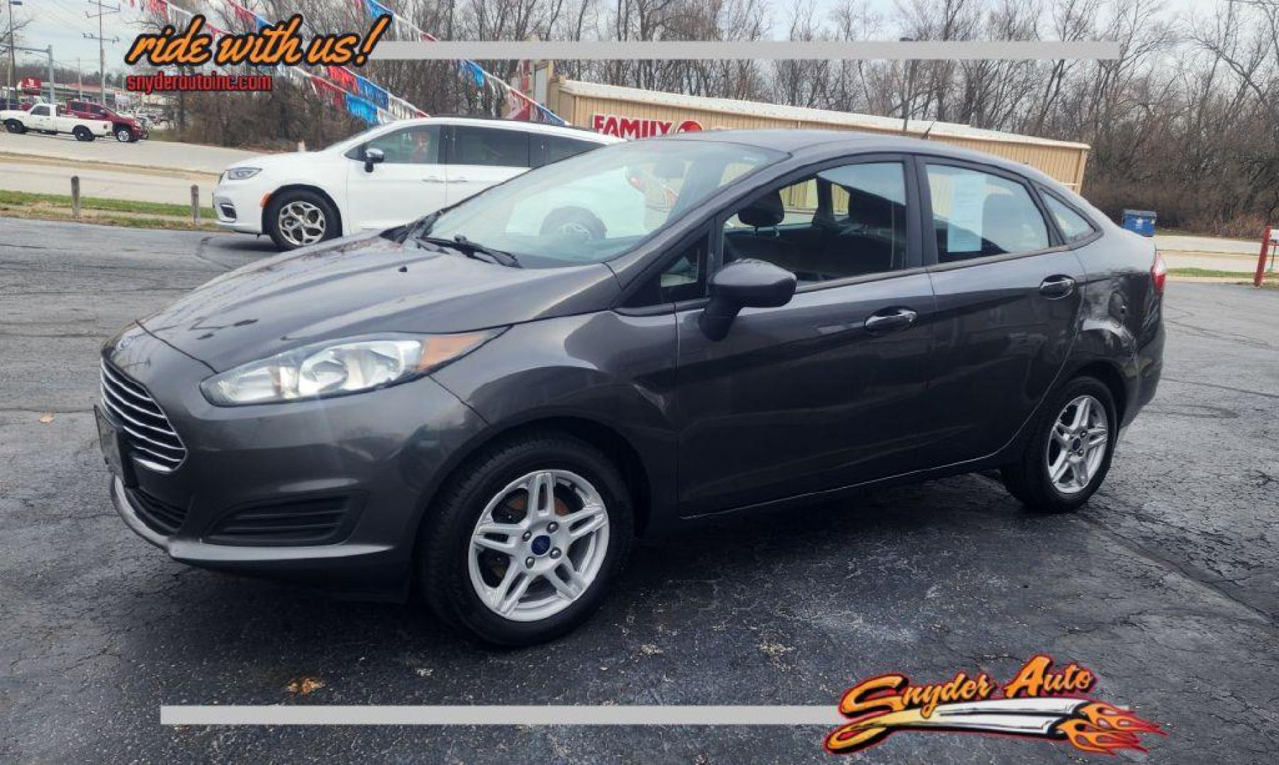 2018 GRAY FORD FIESTA SE - FWD (3FADP4BJ3JM) with an 1.6L engine, Automatic transmission, located at 101 S. Halleck St., DeMotte, 46310, (219) 987-2922, 41.202343, -87.198189 - Photo#0
