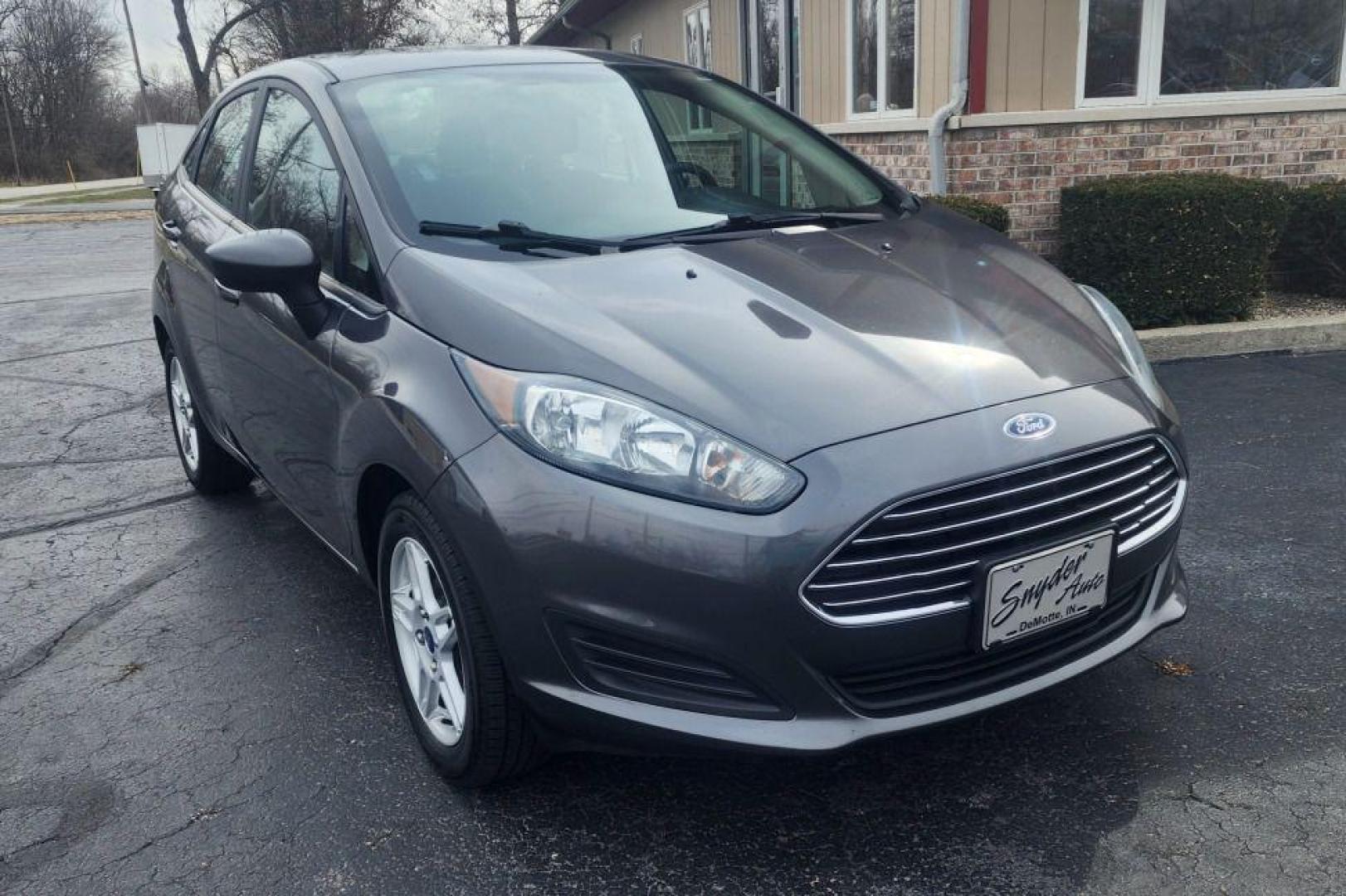 2018 GRAY FORD FIESTA SE - FWD (3FADP4BJ3JM) with an 1.6L engine, Automatic transmission, located at 101 S. Halleck St., DeMotte, 46310, (219) 987-2922, 41.202343, -87.198189 - Photo#1