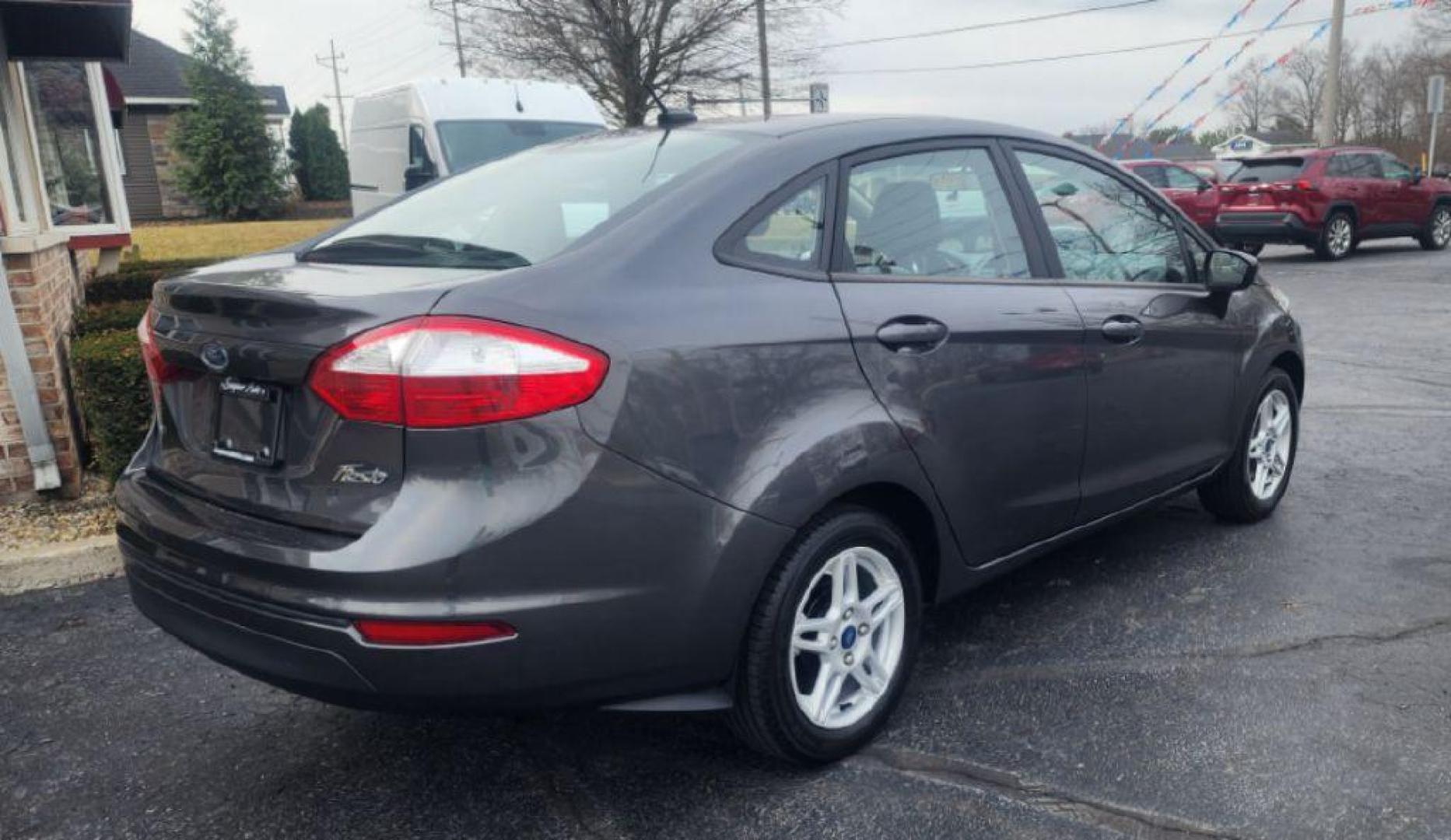 2018 GRAY FORD FIESTA SE - FWD (3FADP4BJ3JM) with an 1.6L engine, Automatic transmission, located at 101 S. Halleck St., DeMotte, 46310, (219) 987-2922, 41.202343, -87.198189 - Photo#2