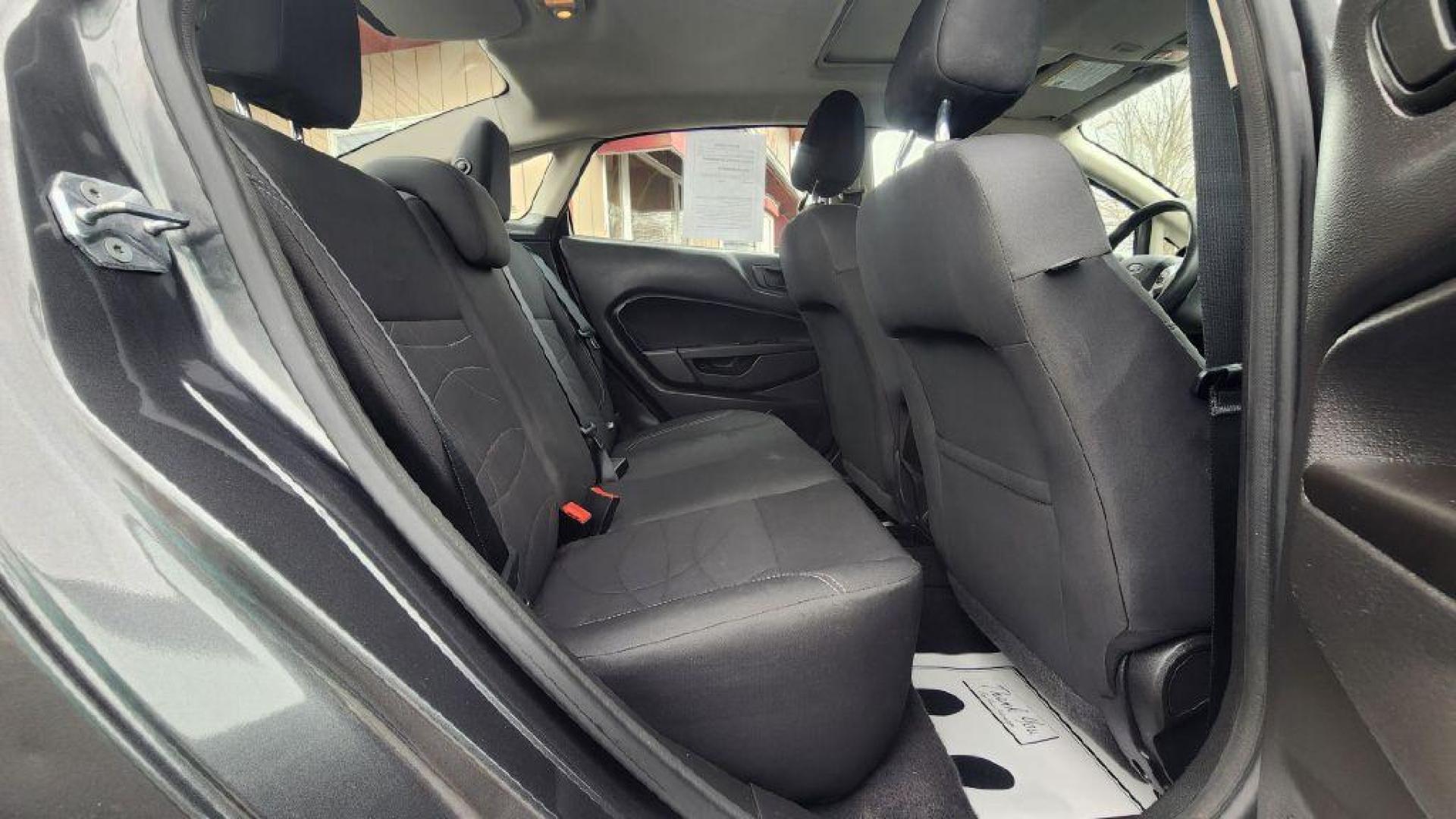 2018 GRAY FORD FIESTA SE - FWD (3FADP4BJ3JM) with an 1.6L engine, Automatic transmission, located at 101 S. Halleck St., DeMotte, 46310, (219) 987-2922, 41.202343, -87.198189 - Photo#6