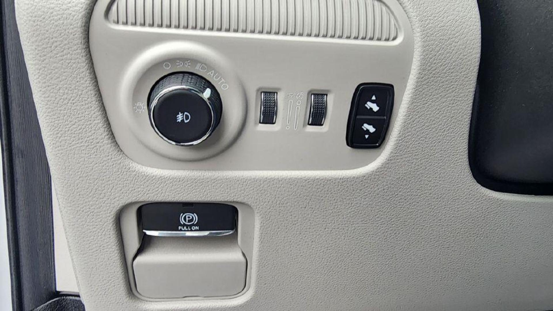 2024 WHITE JEEP WAGONEER L SERIES III - 4WD (1C4SJSDP1RS) with an 3.0L engine, Automatic transmission, located at 101 S. Halleck St., DeMotte, 46310, (219) 987-2922, 41.202343, -87.198189 - Photo#21