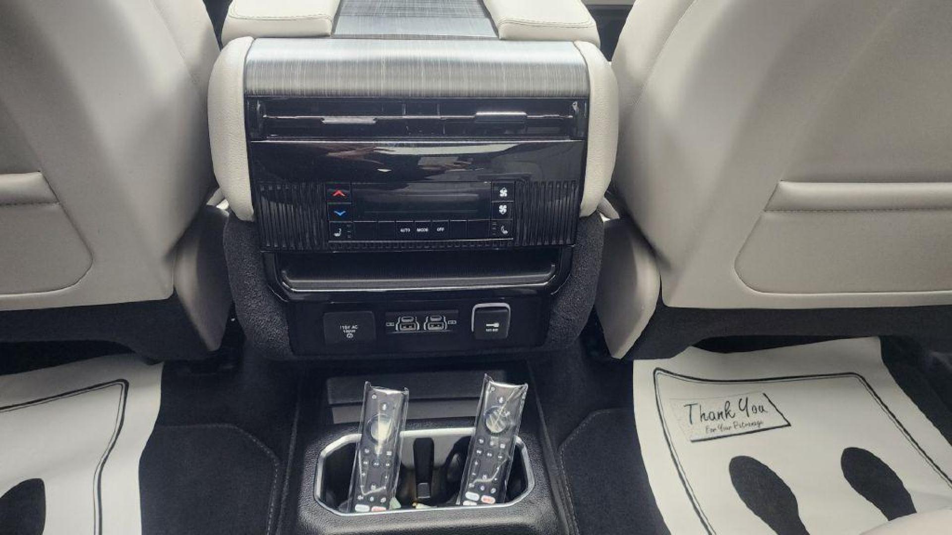 2024 WHITE JEEP WAGONEER L SERIES III - 4WD (1C4SJSDP1RS) with an 3.0L engine, Automatic transmission, located at 101 S. Halleck St., DeMotte, 46310, (219) 987-2922, 41.202343, -87.198189 - Photo#25