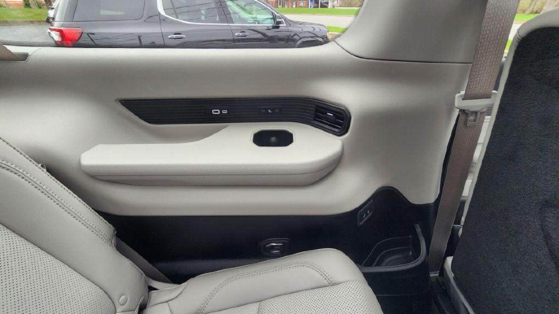2024 WHITE JEEP WAGONEER L SERIES III - 4WD (1C4SJSDP1RS) with an 3.0L engine, Automatic transmission, located at 101 S. Halleck St., DeMotte, 46310, (219) 987-2922, 41.202343, -87.198189 - Photo#28