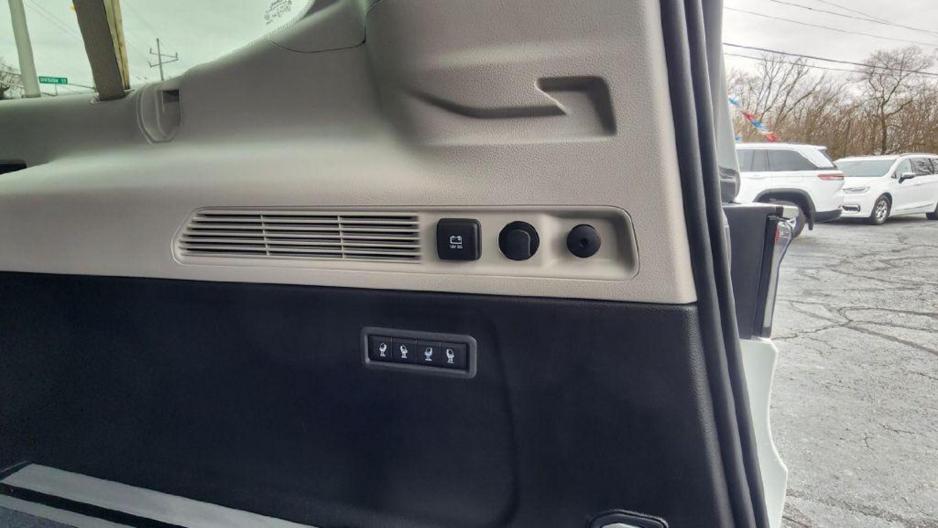2024 WHITE JEEP WAGONEER L SERIES III - 4WD (1C4SJSDP1RS) with an 3.0L engine, Automatic transmission, located at 101 S. Halleck St., DeMotte, 46310, (219) 987-2922, 41.202343, -87.198189 - Photo#34