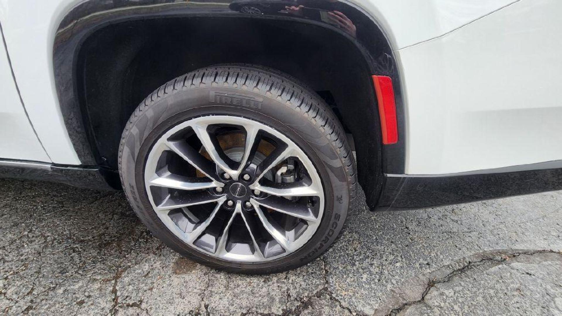 2024 WHITE JEEP WAGONEER L SERIES III - 4WD (1C4SJSDP1RS) with an 3.0L engine, Automatic transmission, located at 101 S. Halleck St., DeMotte, 46310, (219) 987-2922, 41.202343, -87.198189 - Photo#37