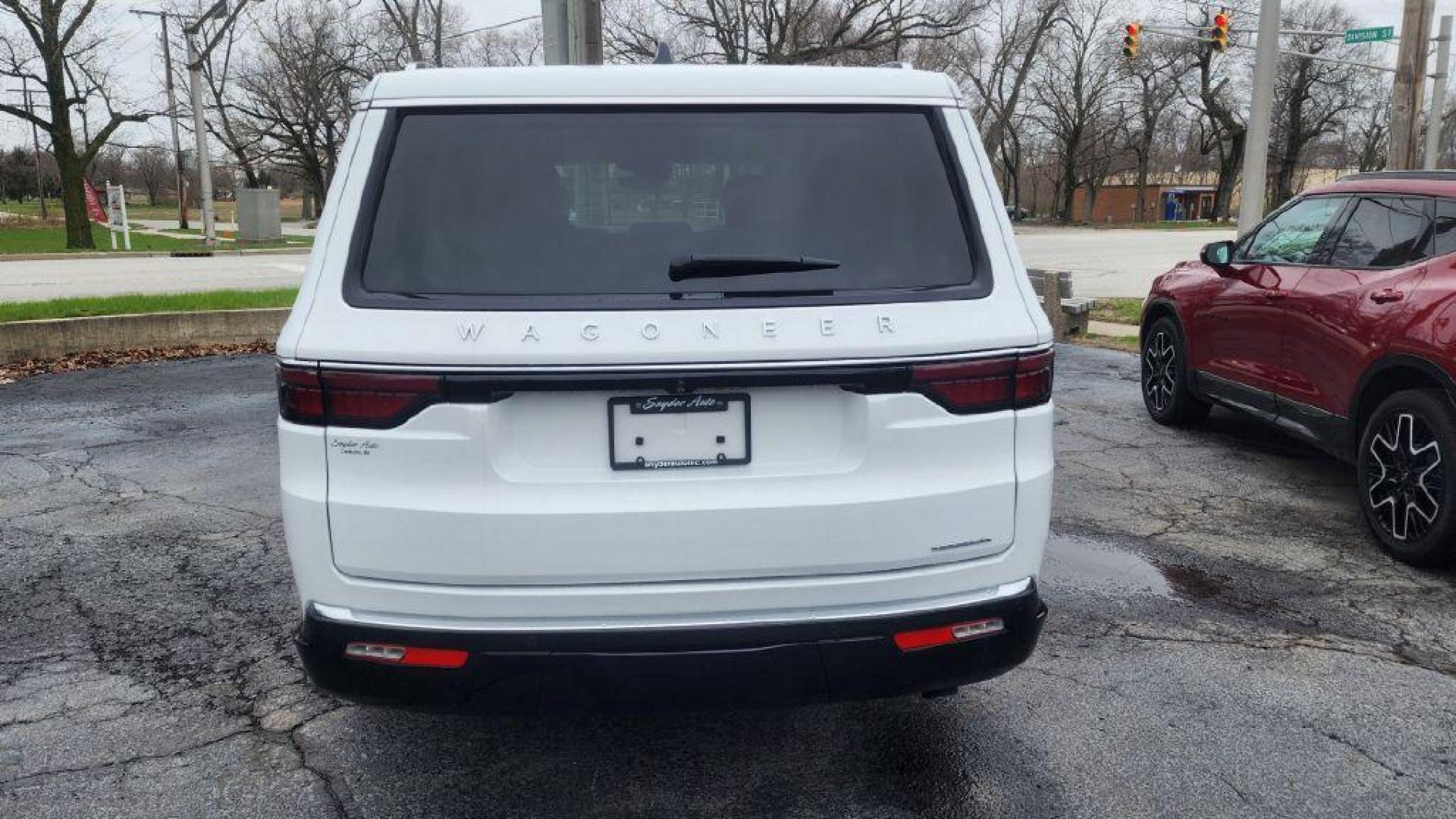 2024 WHITE JEEP WAGONEER L SERIES III - 4WD (1C4SJSDP1RS) with an 3.0L engine, Automatic transmission, located at 101 S. Halleck St., DeMotte, 46310, (219) 987-2922, 41.202343, -87.198189 - Photo#3