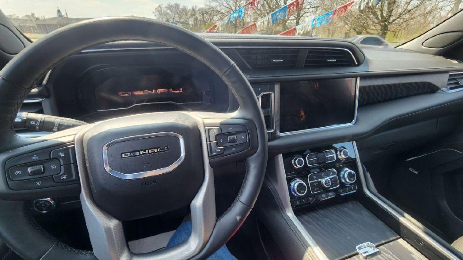 2023 WHITE GMC YUKON XL DENALI - 4WD (1GKS2JKL0PR) with an 6.2L engine, Automatic transmission, located at 101 S. Halleck St., DeMotte, 46310, (219) 987-2922, 41.202343, -87.198189 - Photo#12