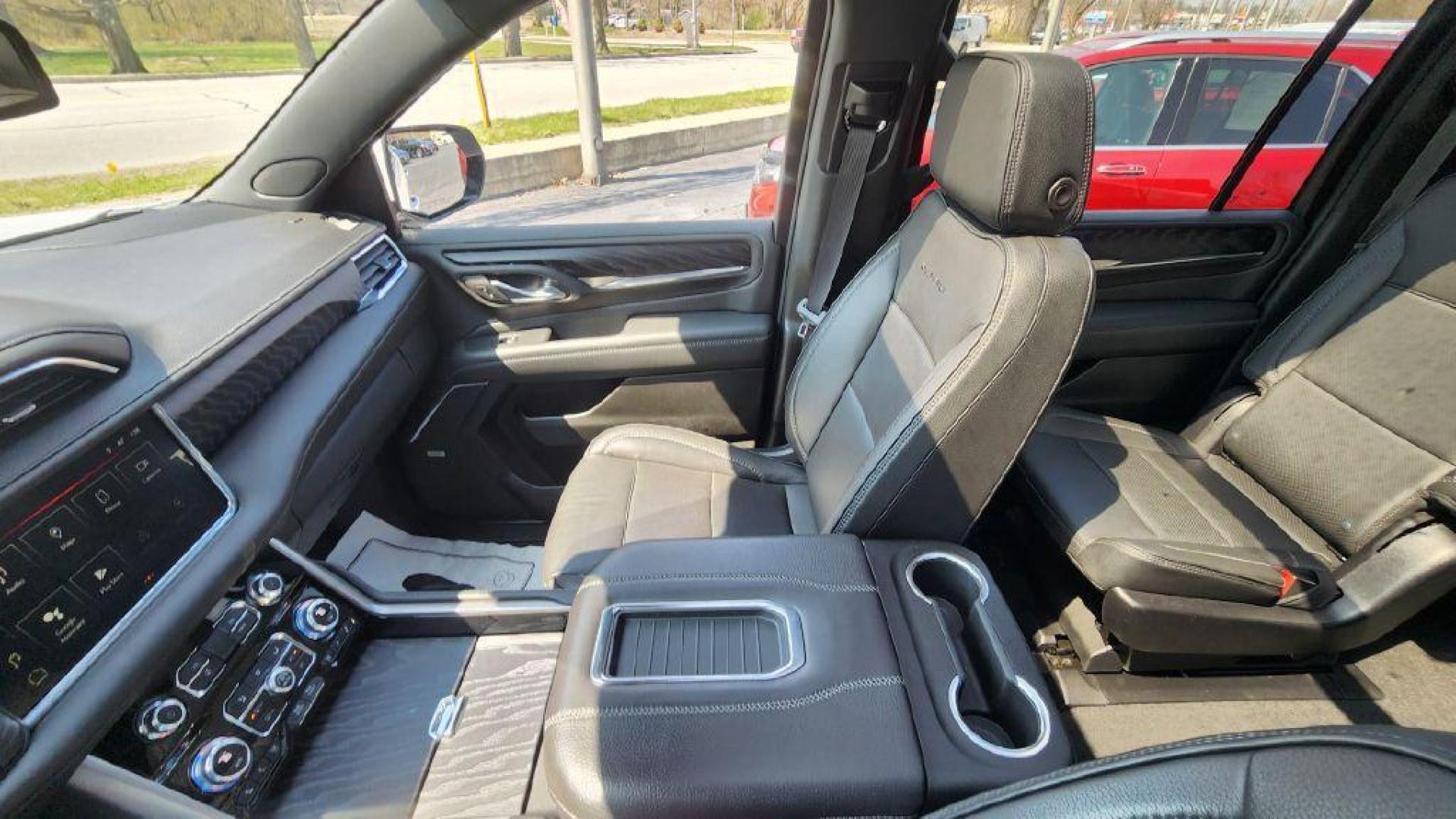 2023 WHITE GMC YUKON XL DENALI - 4WD (1GKS2JKL0PR) with an 6.2L engine, Automatic transmission, located at 101 S. Halleck St., DeMotte, 46310, (219) 987-2922, 41.202343, -87.198189 - Photo#13