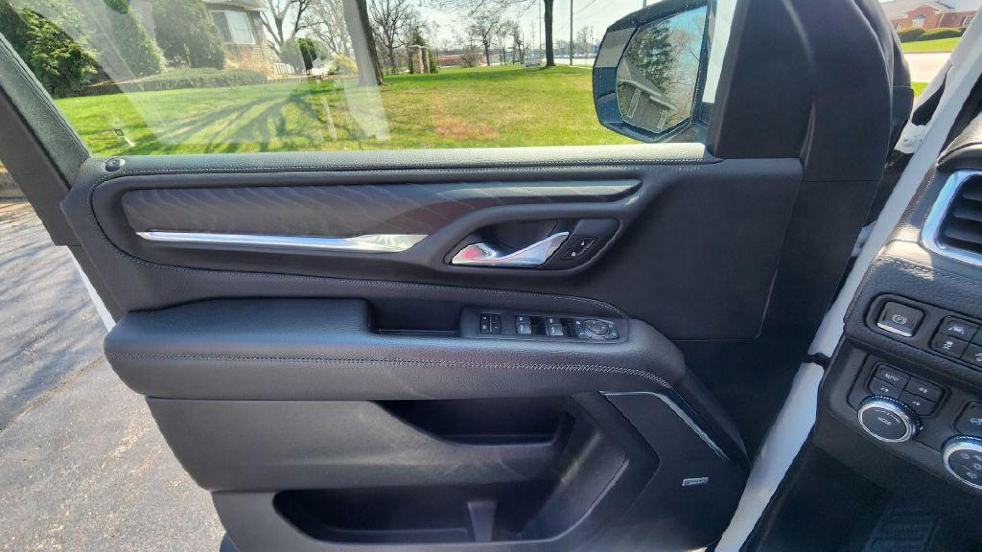 2023 WHITE GMC YUKON XL DENALI - 4WD (1GKS2JKL0PR) with an 6.2L engine, Automatic transmission, located at 101 S. Halleck St., DeMotte, 46310, (219) 987-2922, 41.202343, -87.198189 - Photo#25