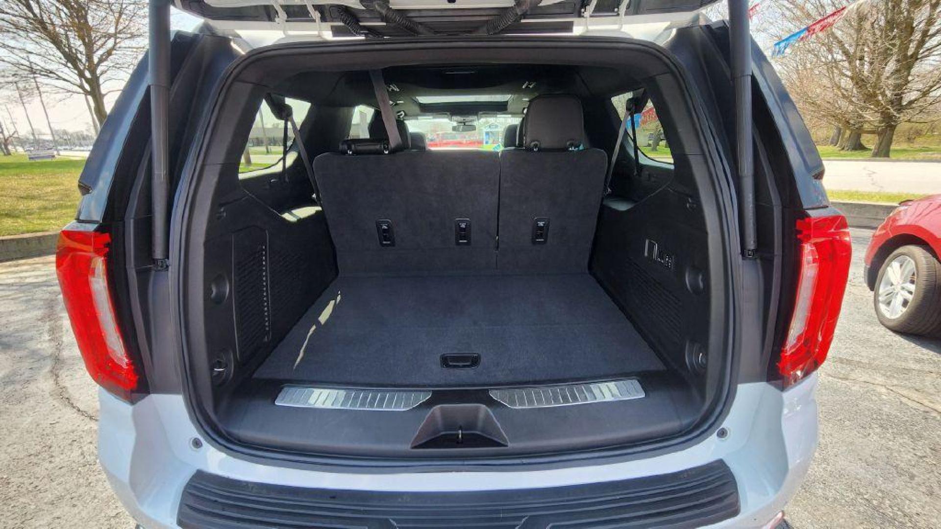 2023 WHITE GMC YUKON XL DENALI - 4WD (1GKS2JKL0PR) with an 6.2L engine, Automatic transmission, located at 101 S. Halleck St., DeMotte, 46310, (219) 987-2922, 41.202343, -87.198189 - Photo#31