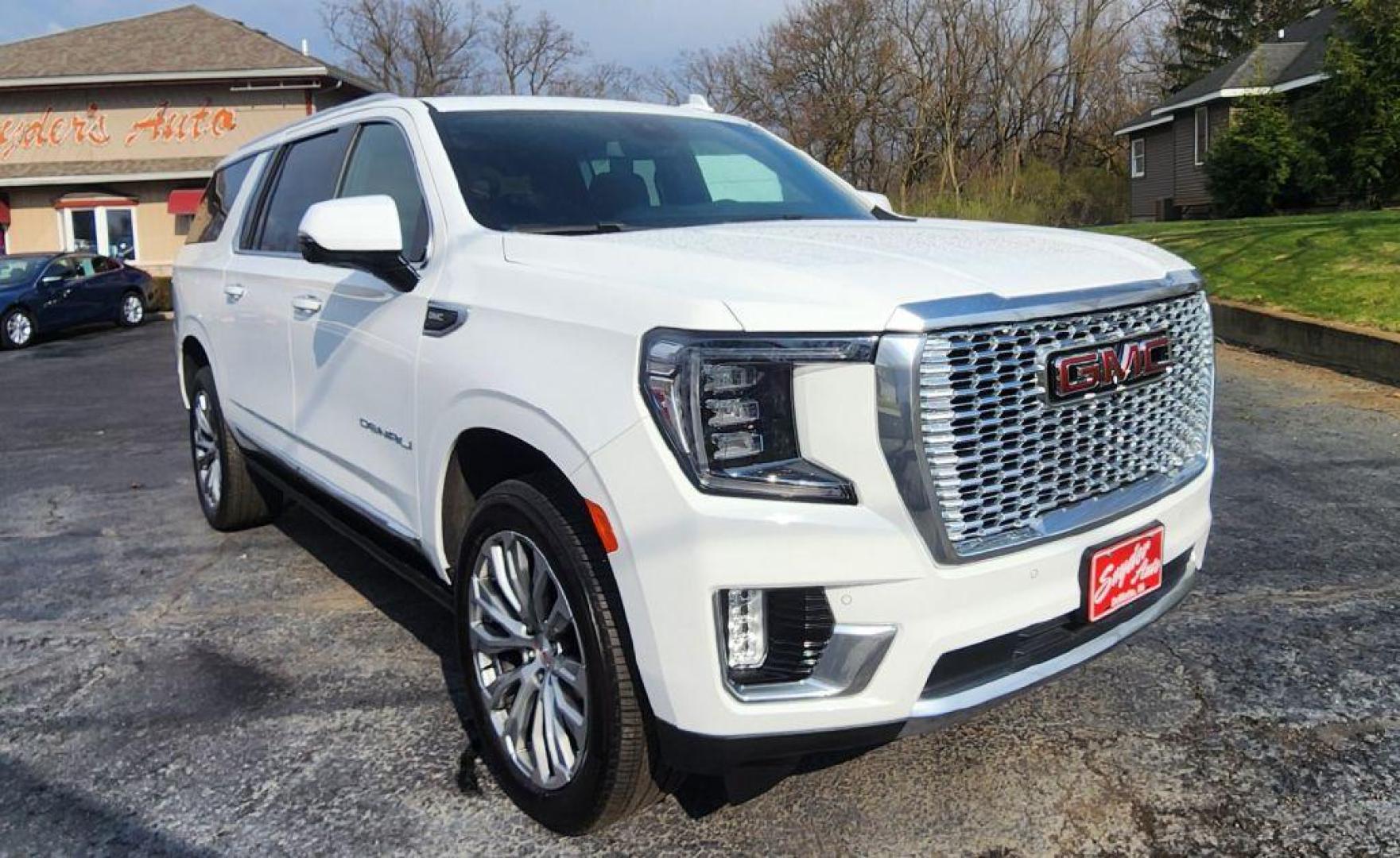 2023 WHITE GMC YUKON XL DENALI - 4WD (1GKS2JKL0PR) with an 6.2L engine, Automatic transmission, located at 101 S. Halleck St., DeMotte, 46310, (219) 987-2922, 41.202343, -87.198189 - Photo#2