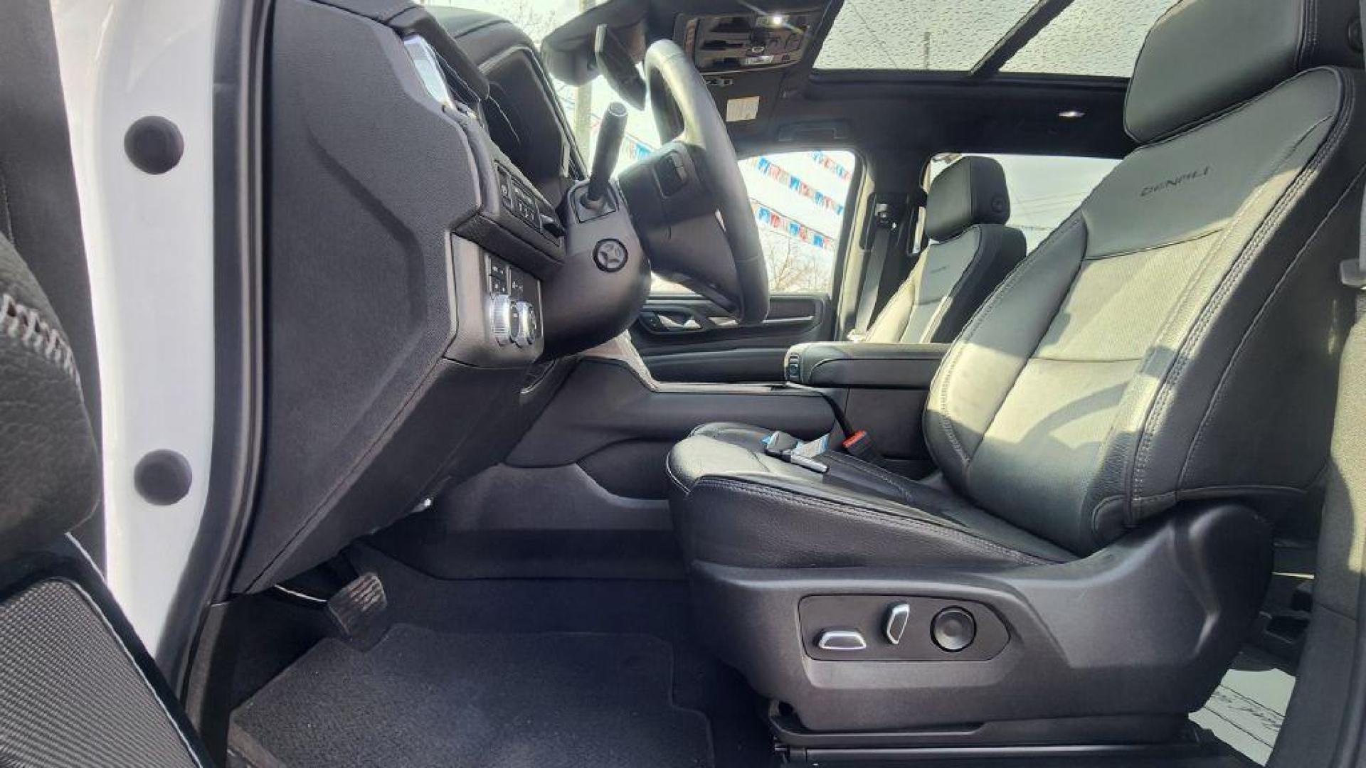 2023 WHITE GMC YUKON XL DENALI - 4WD (1GKS2JKL0PR) with an 6.2L engine, Automatic transmission, located at 101 S. Halleck St., DeMotte, 46310, (219) 987-2922, 41.202343, -87.198189 - Photo#6
