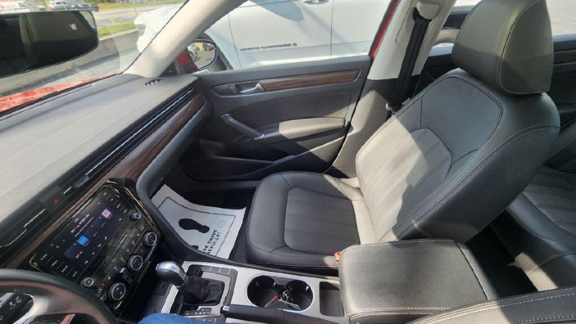 2020 BURGUN VOLKSWAGEN PASSAT SEL - FWD (1VWCA7A39LC) with an 2.0L engine, Automatic transmission, located at 101 S. Halleck St., DeMotte, 46310, (219) 987-2922, 41.202343, -87.198189 - Photo#12