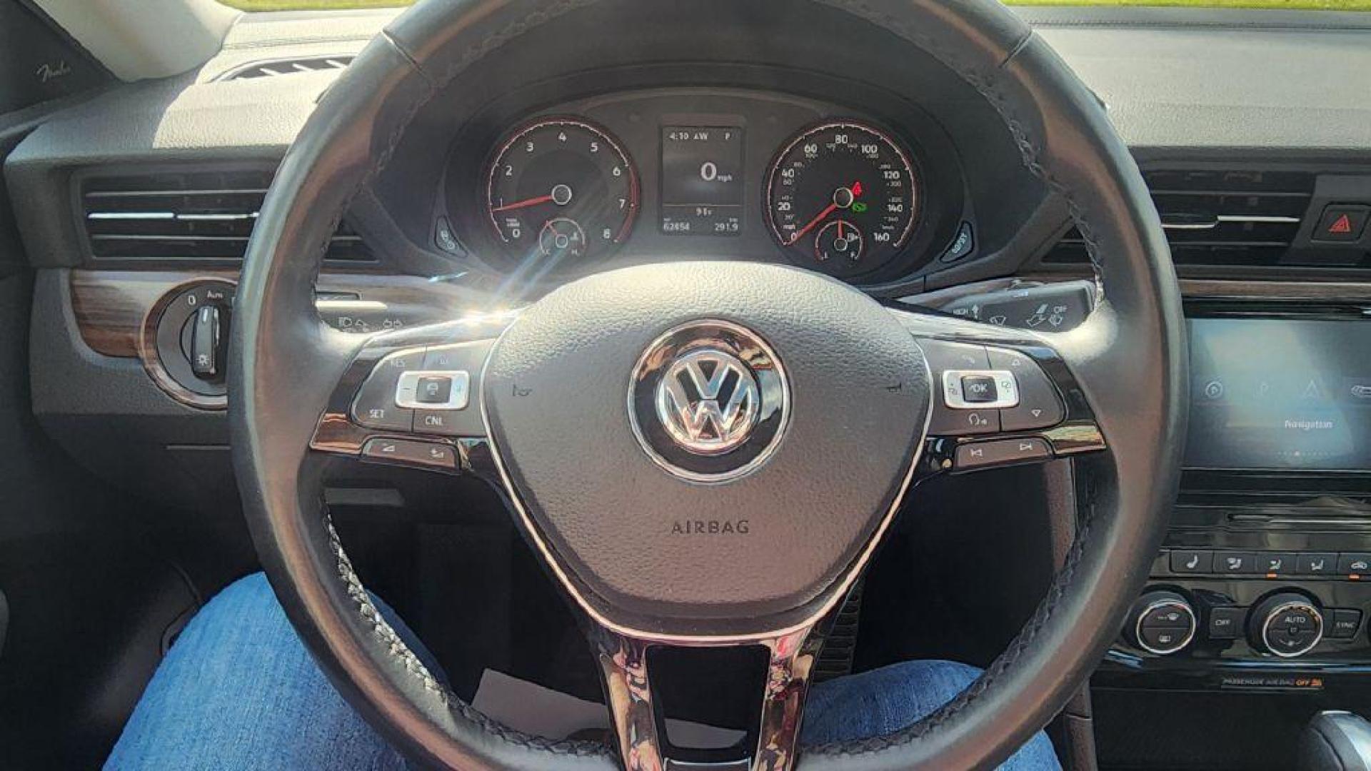 2020 BURGUN VOLKSWAGEN PASSAT SEL - FWD (1VWCA7A39LC) with an 2.0L engine, Automatic transmission, located at 101 S. Halleck St., DeMotte, 46310, (219) 987-2922, 41.202343, -87.198189 - Photo#14