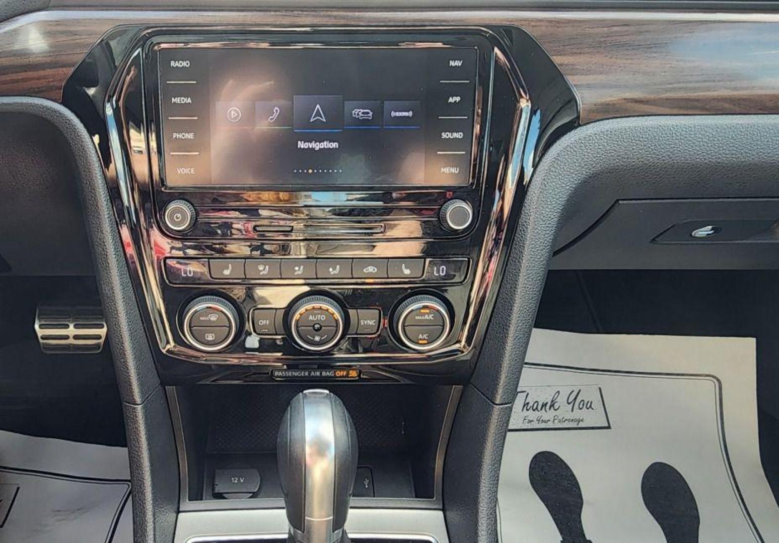 2020 BURGUN VOLKSWAGEN PASSAT SEL - FWD (1VWCA7A39LC) with an 2.0L engine, Automatic transmission, located at 101 S. Halleck St., DeMotte, 46310, (219) 987-2922, 41.202343, -87.198189 - Photo#18
